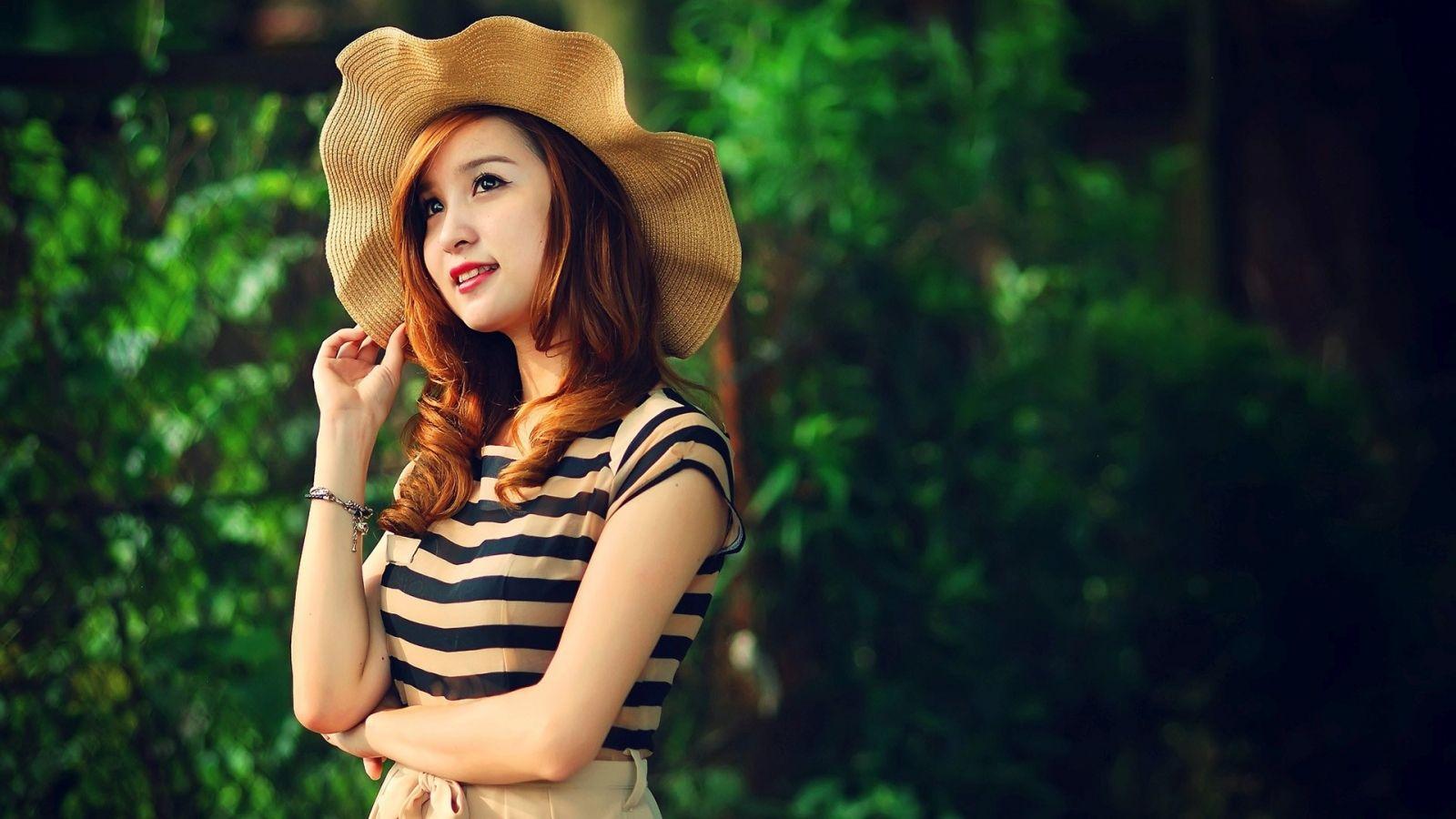 Girl Wallpaper HD