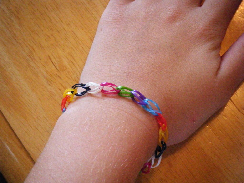 Rubberband Friendship Bracelets: 6 Steps
