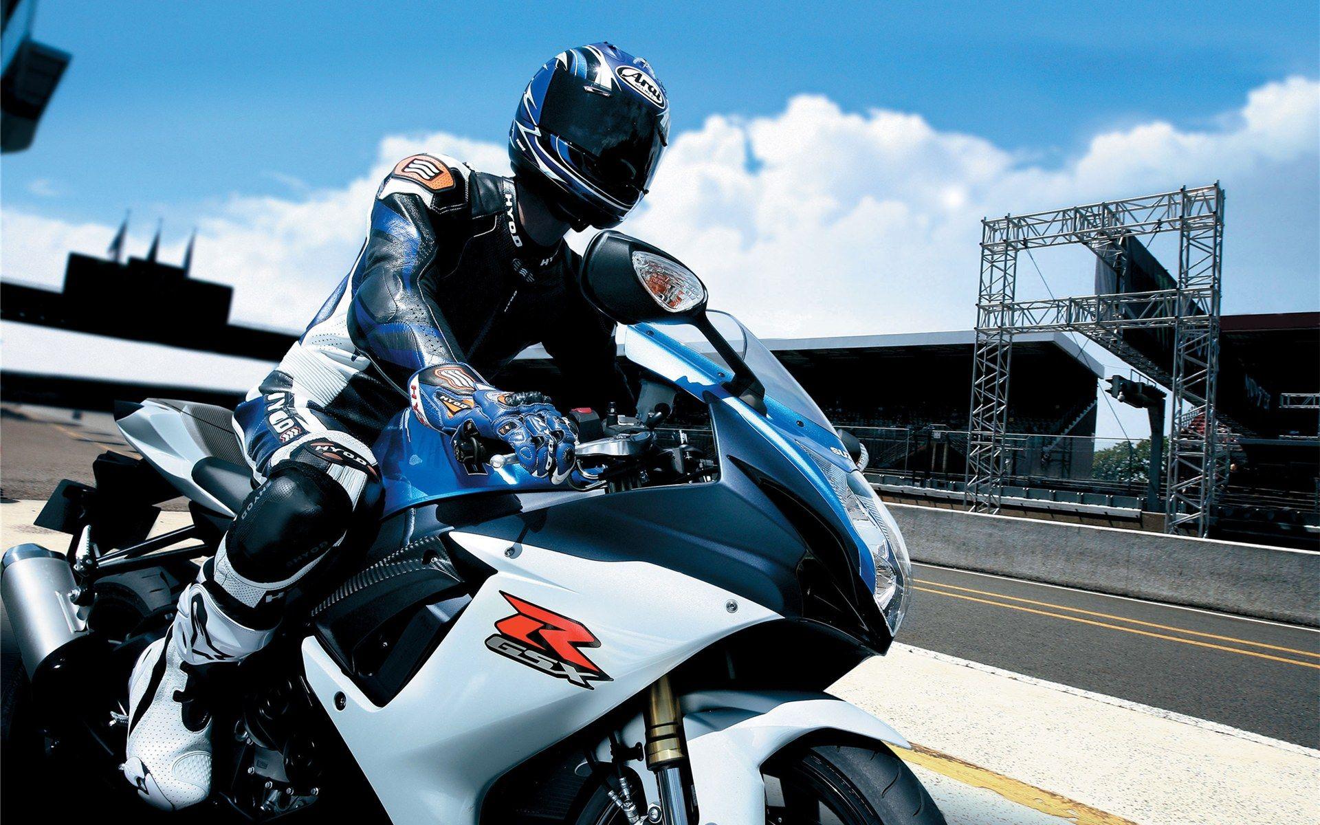 Suzuki GSX R750. Free Desktop Wallpaper For Widescreen, HD And Mobile