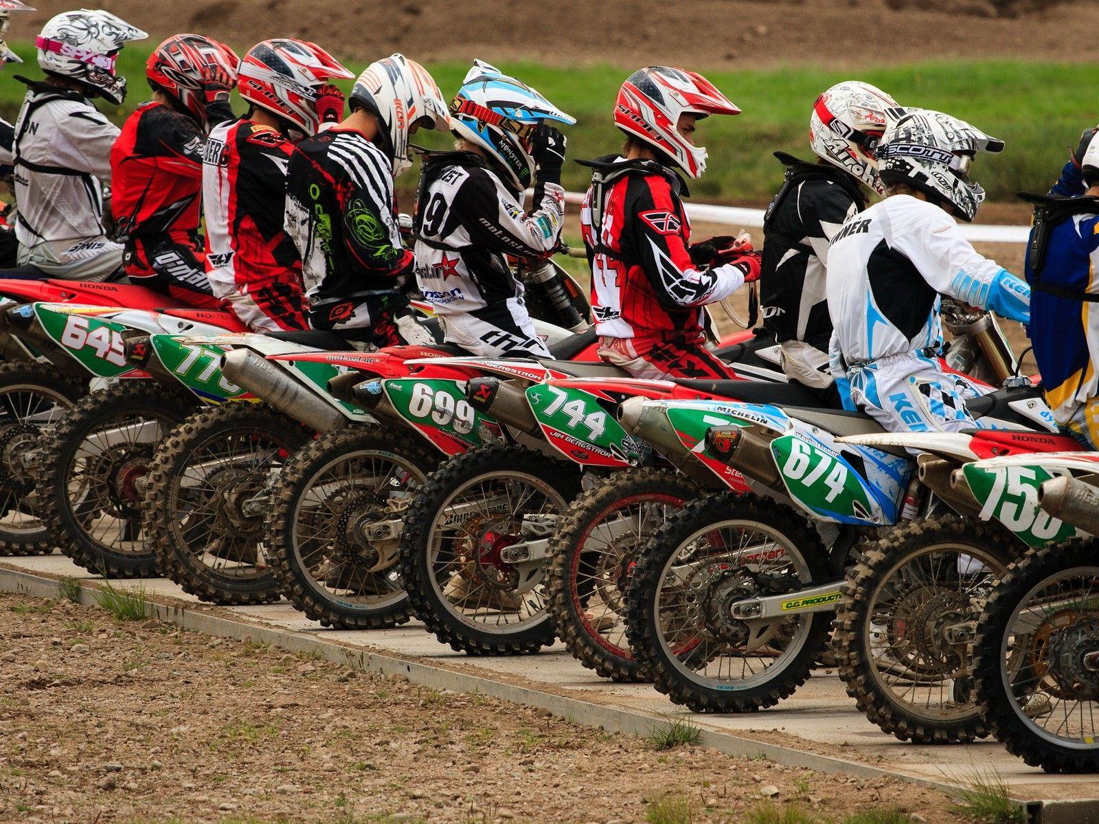 Download Motocross Motorbikes Wallpaper 1600x1200