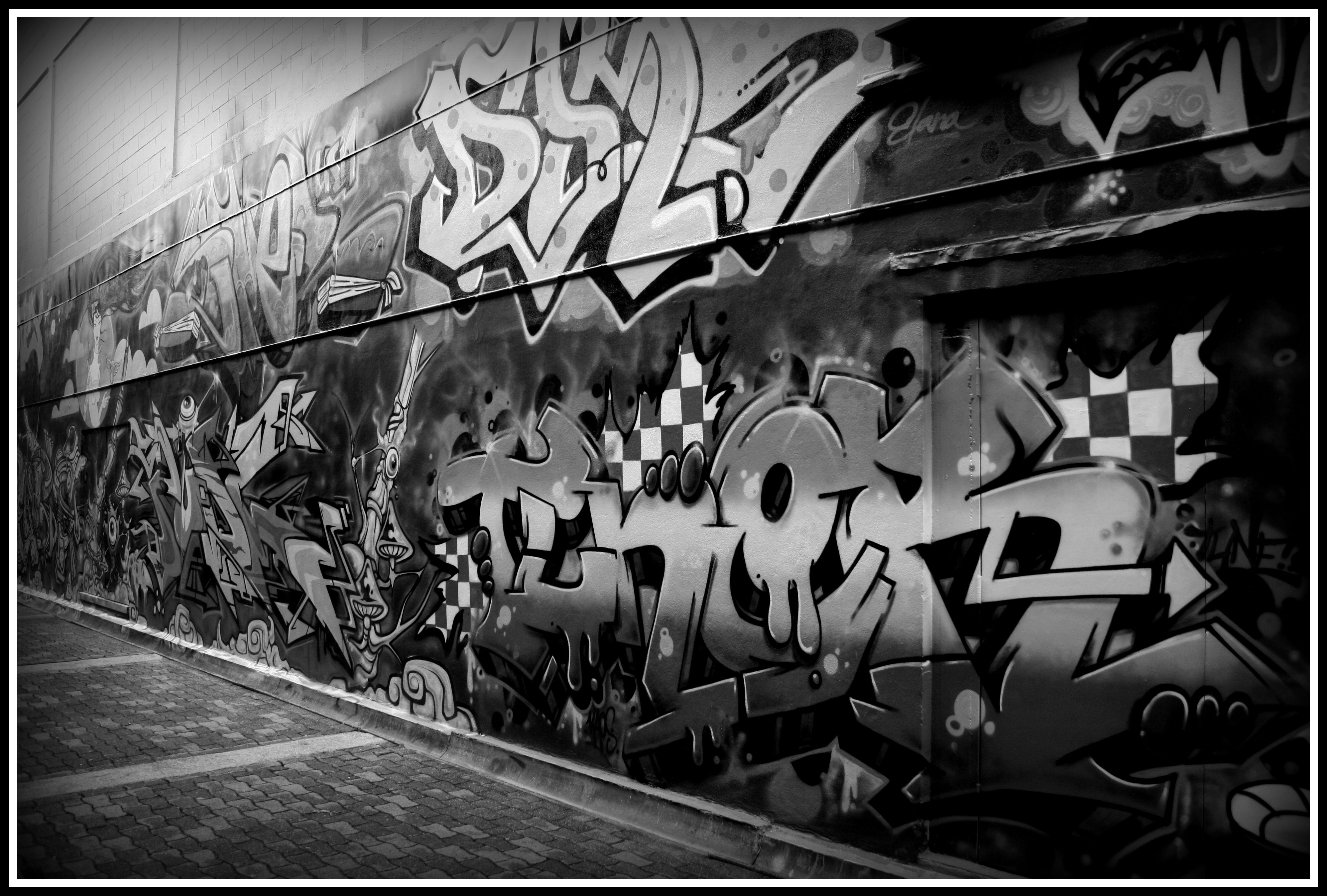 Graffiti black and white Background Desktop
