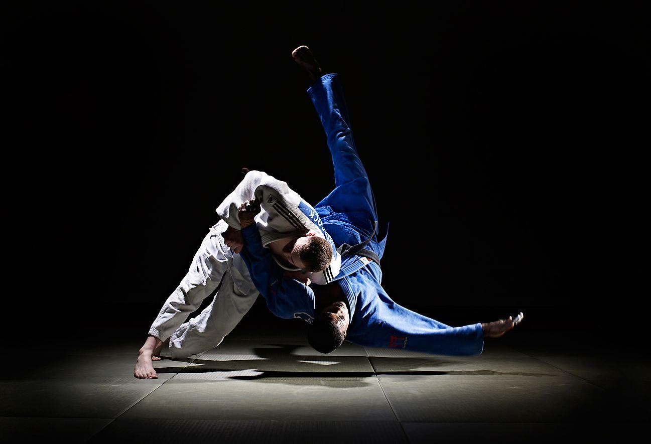 Judo Throw On Black Background Stock Photo - Download Image Now - Judo,  Women, Sport - iStock