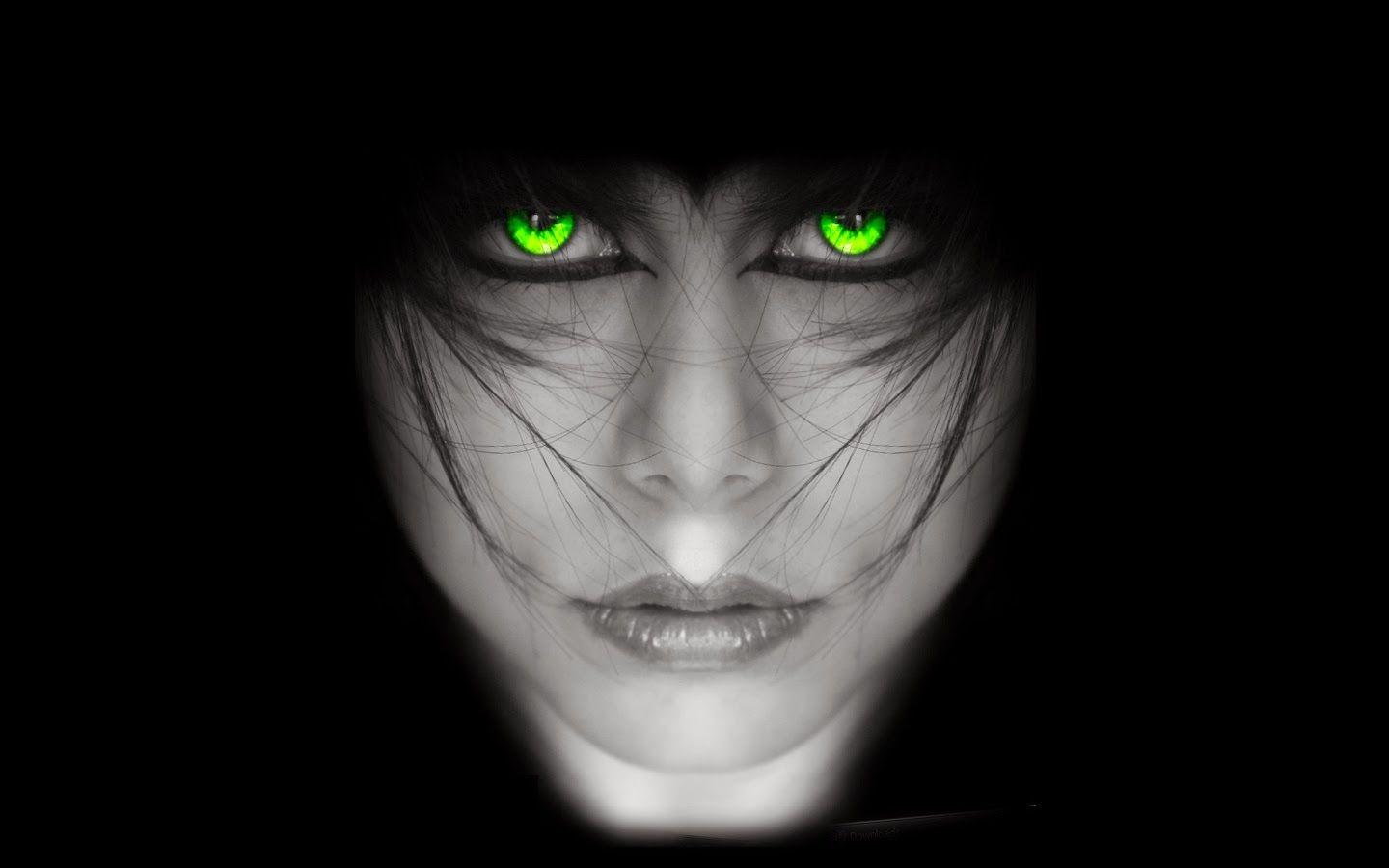 Dark women with green eyes. Barbaras Fantasy World