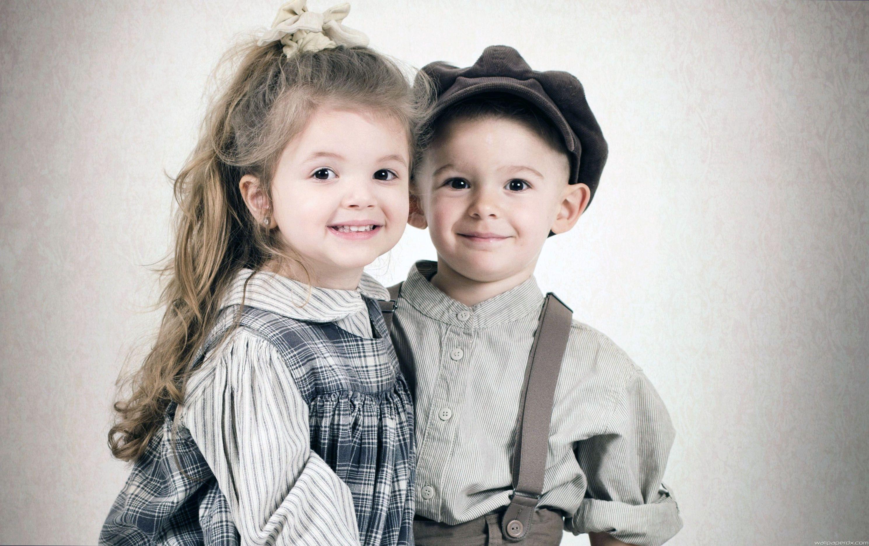 Ж и мальчики и девочки. Женщины с маленькими мальчиками. Girl and boy profile picture. Cute Kids DPZ for girls. Foto for girl and boy Group wallper.