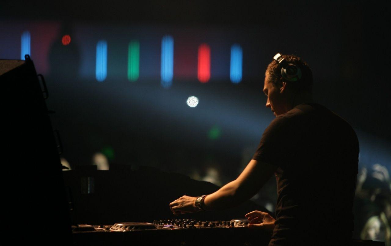 Tiesto Mixing wallpaper. Tiesto Mixing