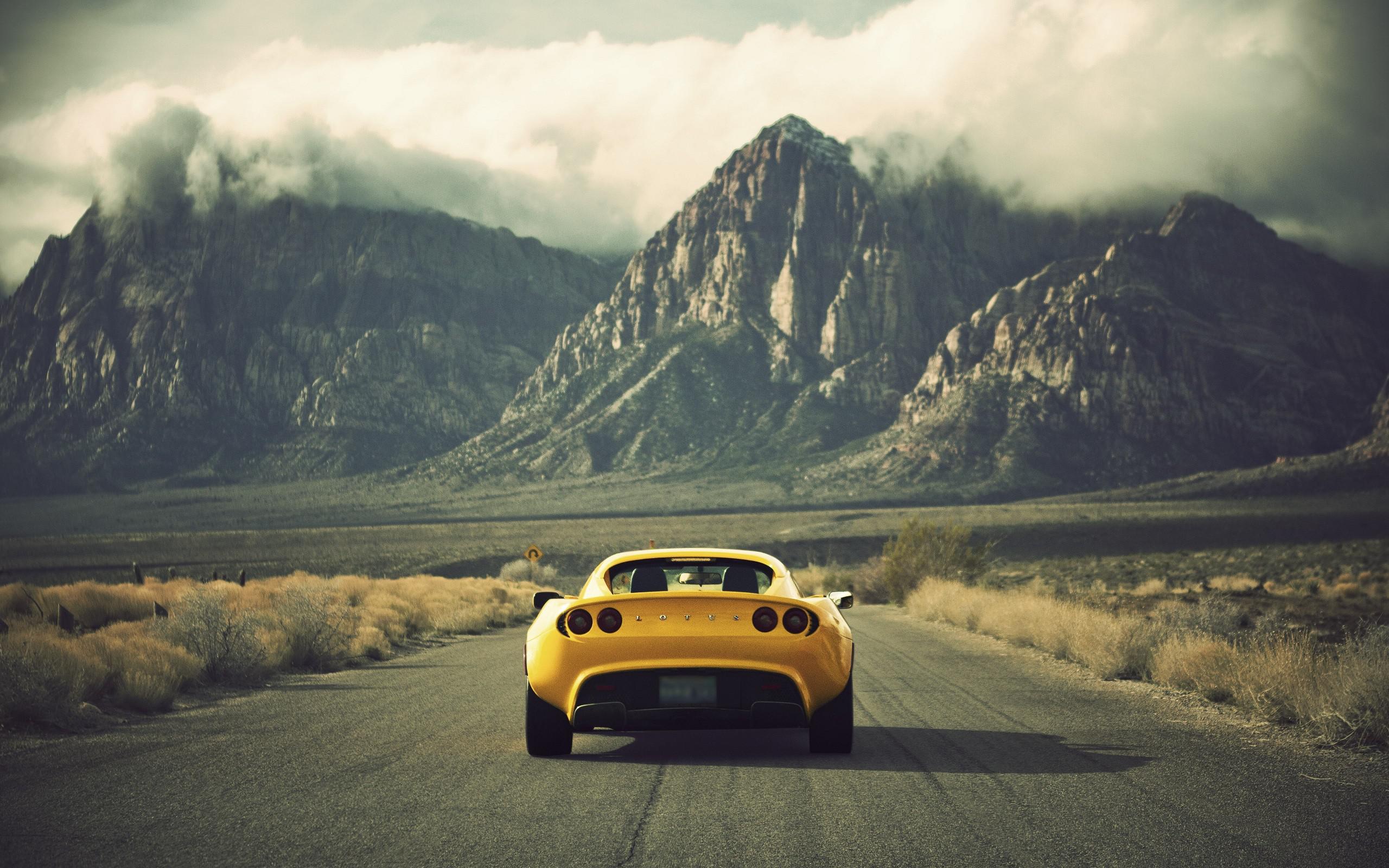 HD Yellow Lotus Car Free Background Wallpaper