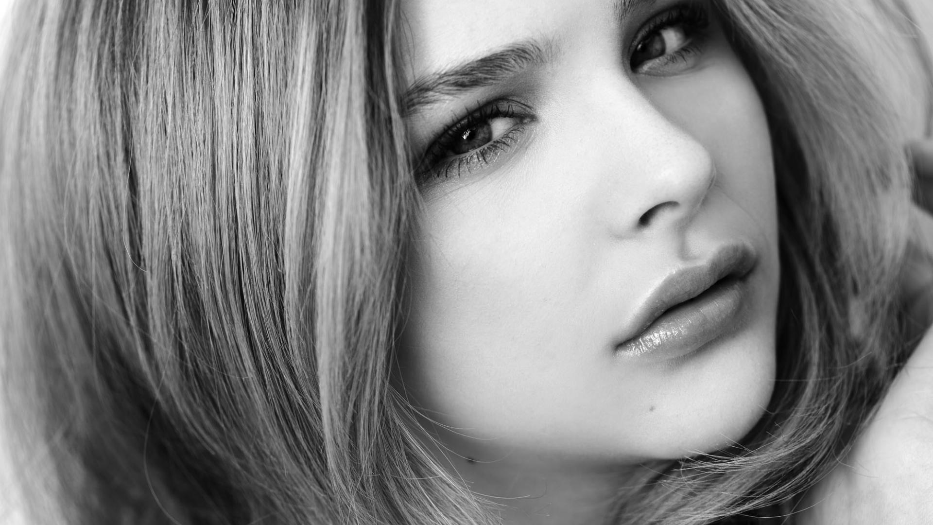 Actress grayscale chloe moretz faces wallpaper