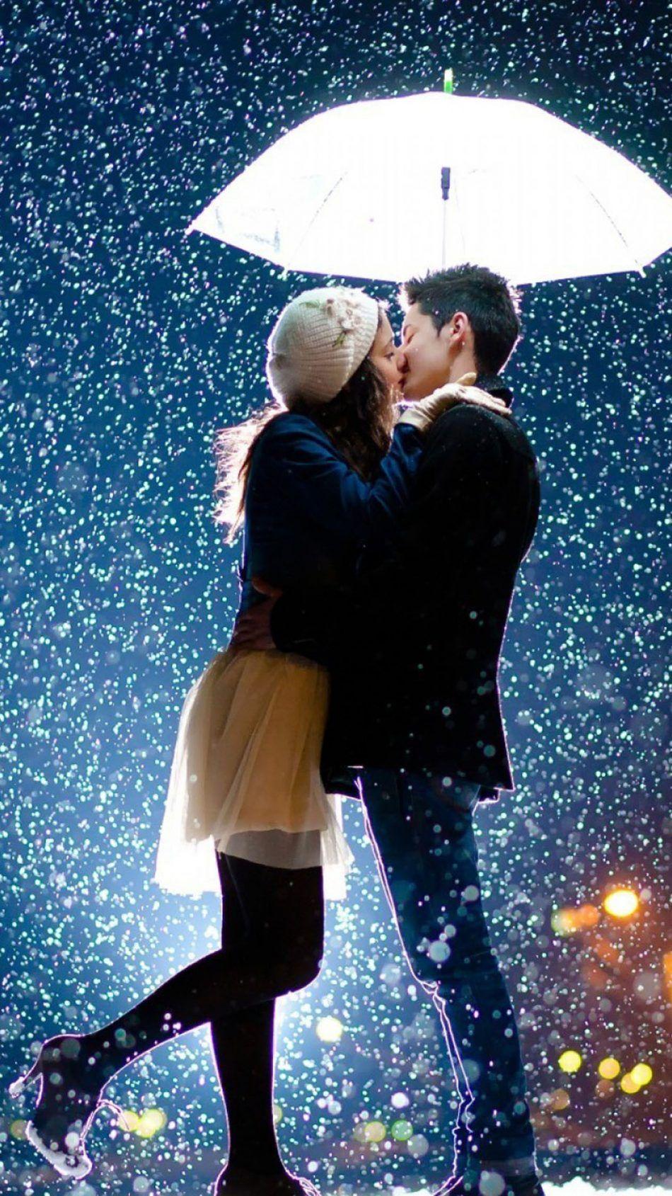 Couple Kissing Raining Umbrella Free 4K Ultra HD Mobile Wallpaper