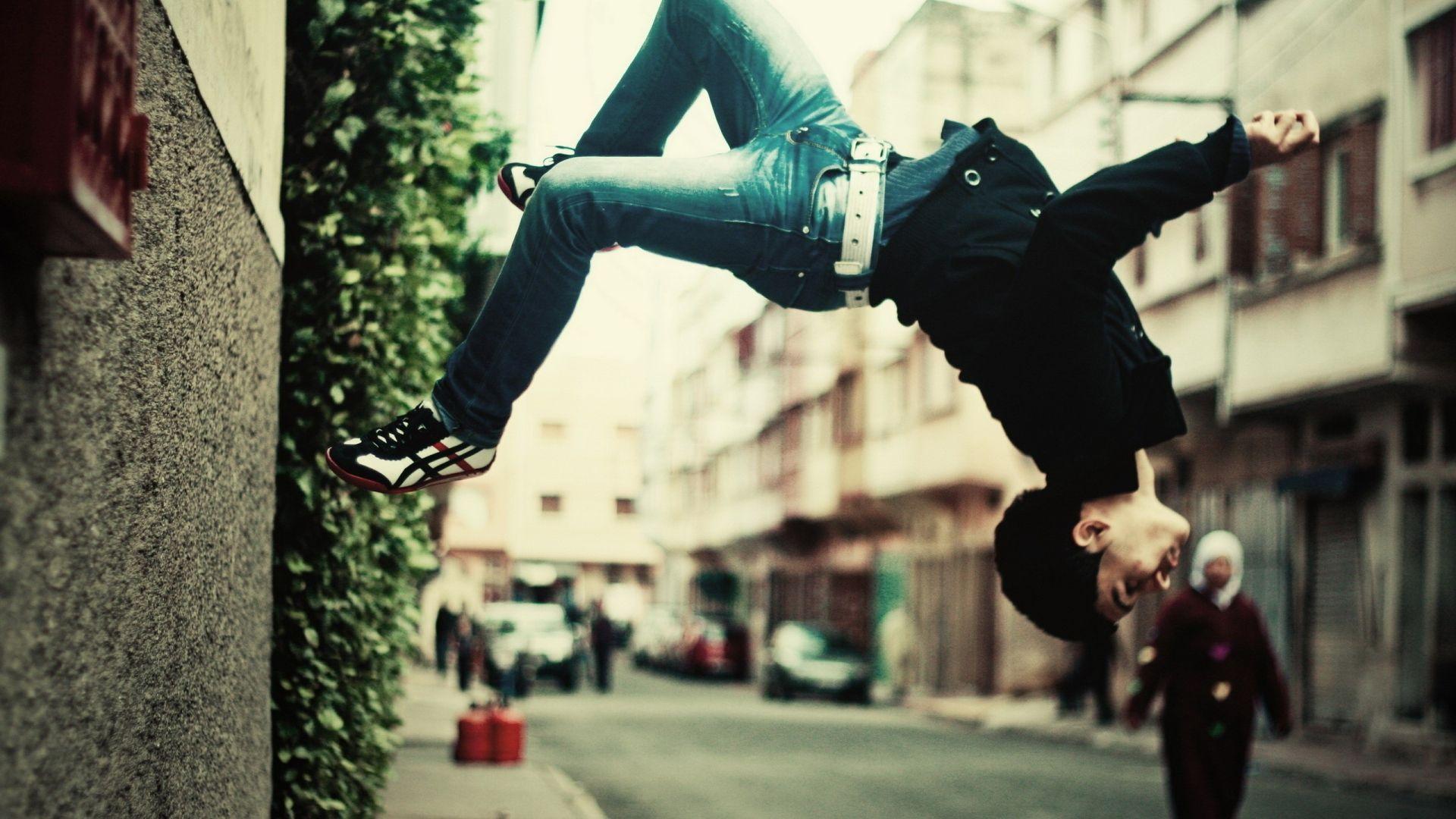 Download Wallpaper 1920x1080 jump, guy, parkour, revolution, wall