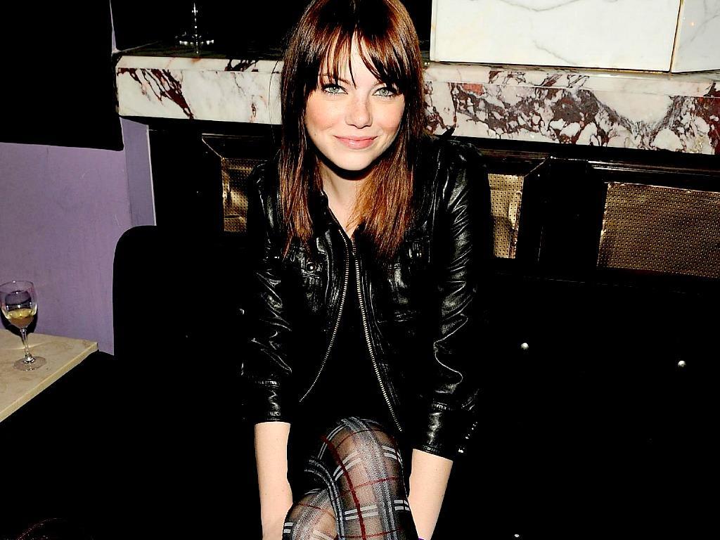 ) Download Emma Stone Zombieland Wallpaper For Free