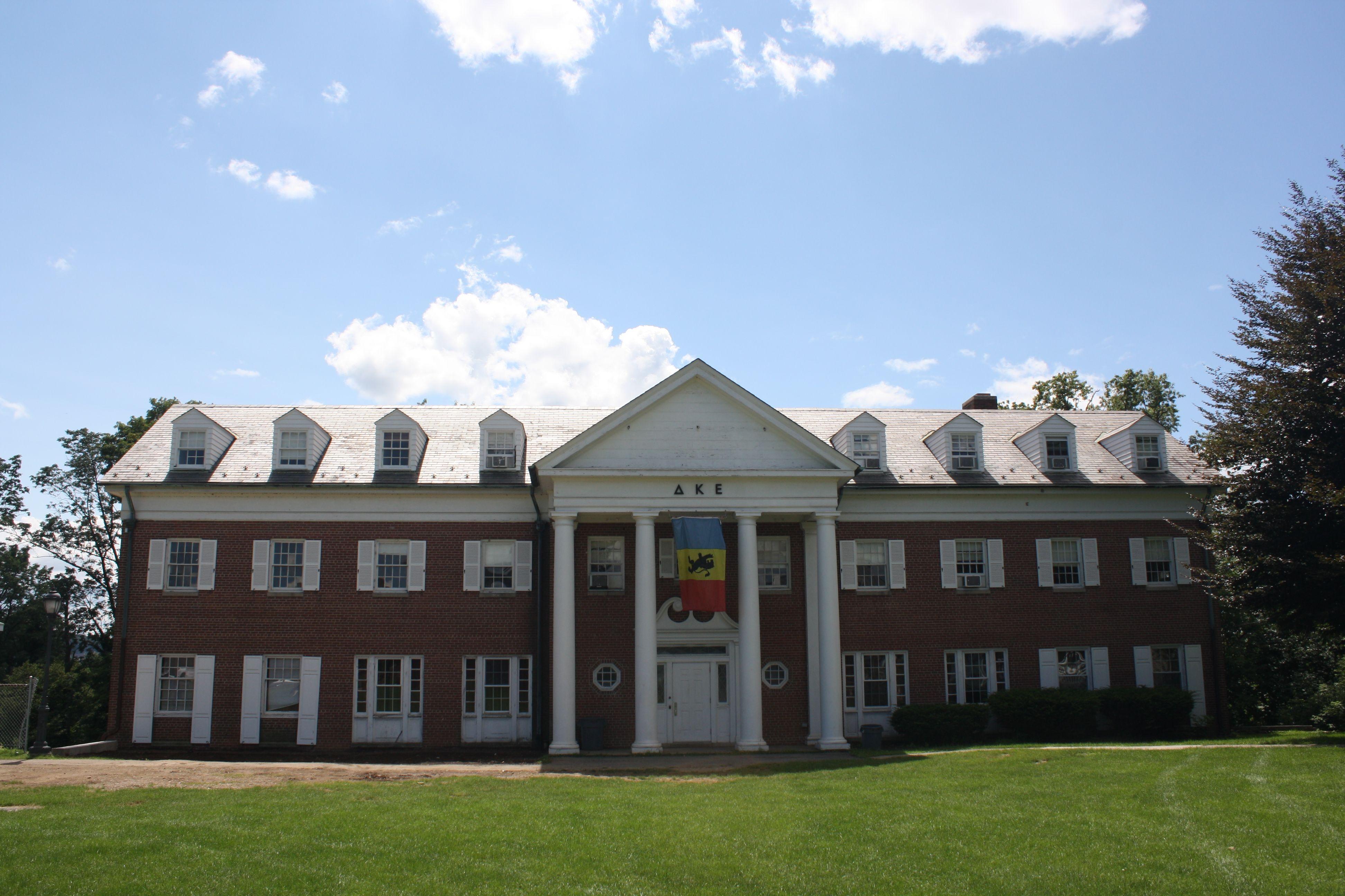 Delta Kappa Epsilon, Lafayette