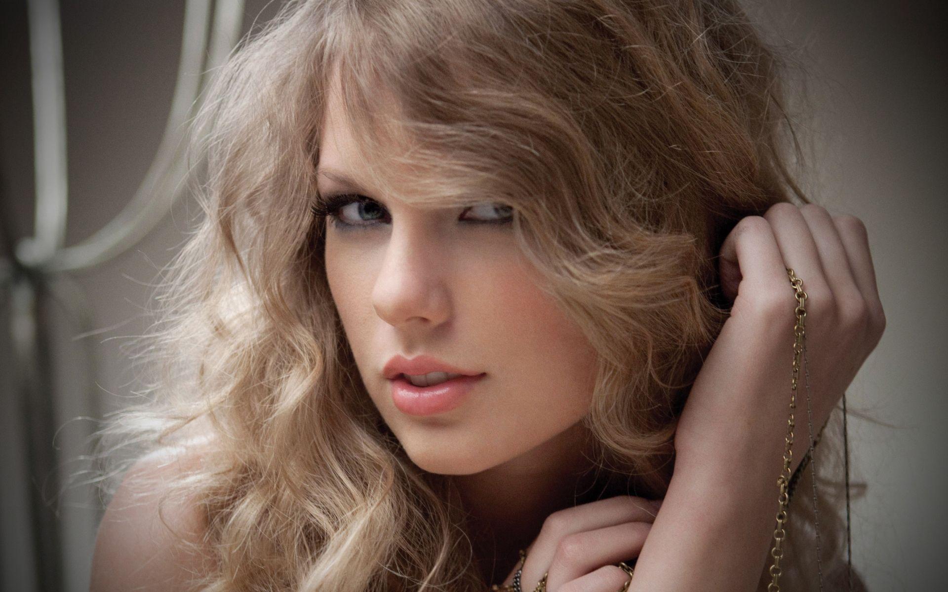 Taylor Swift 23 Wallpaper