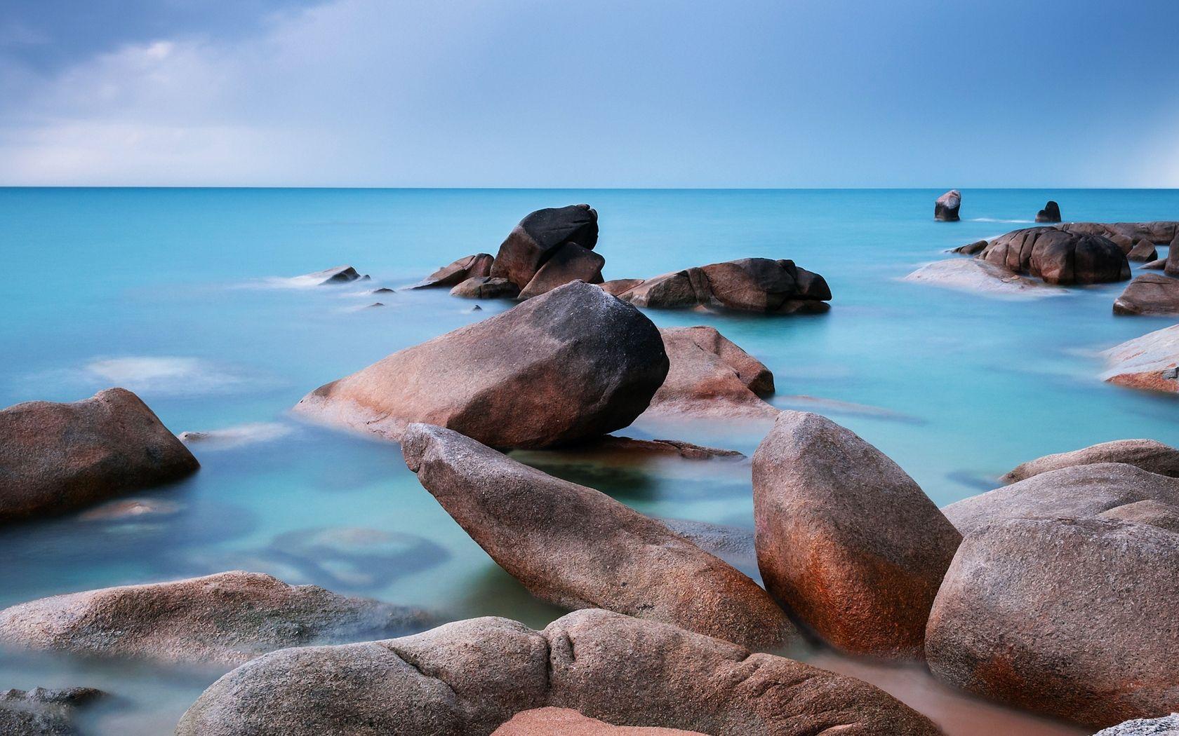 Download wallpaper 1680x1050 sea, stones, water, smooth surface HD