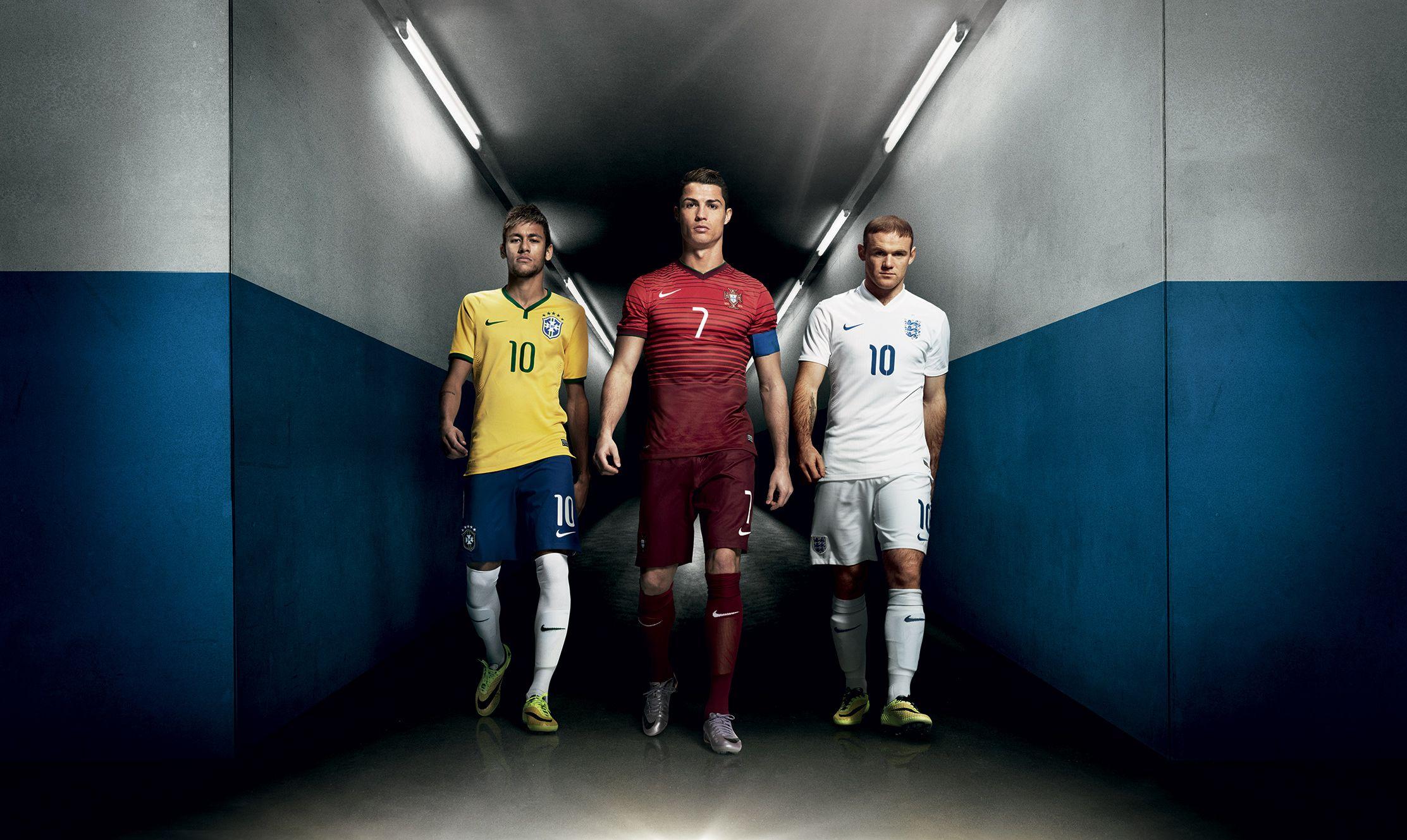 Làm thế nào để kết hợp ba cầu thủ bóng đá tuyệt vời nhất hiện tại lại với nhau? Hãy xem hình của Neymar, Messi và Ronaldo để thấy sự kết hợp đầy màu sắc và đẳng cấp.