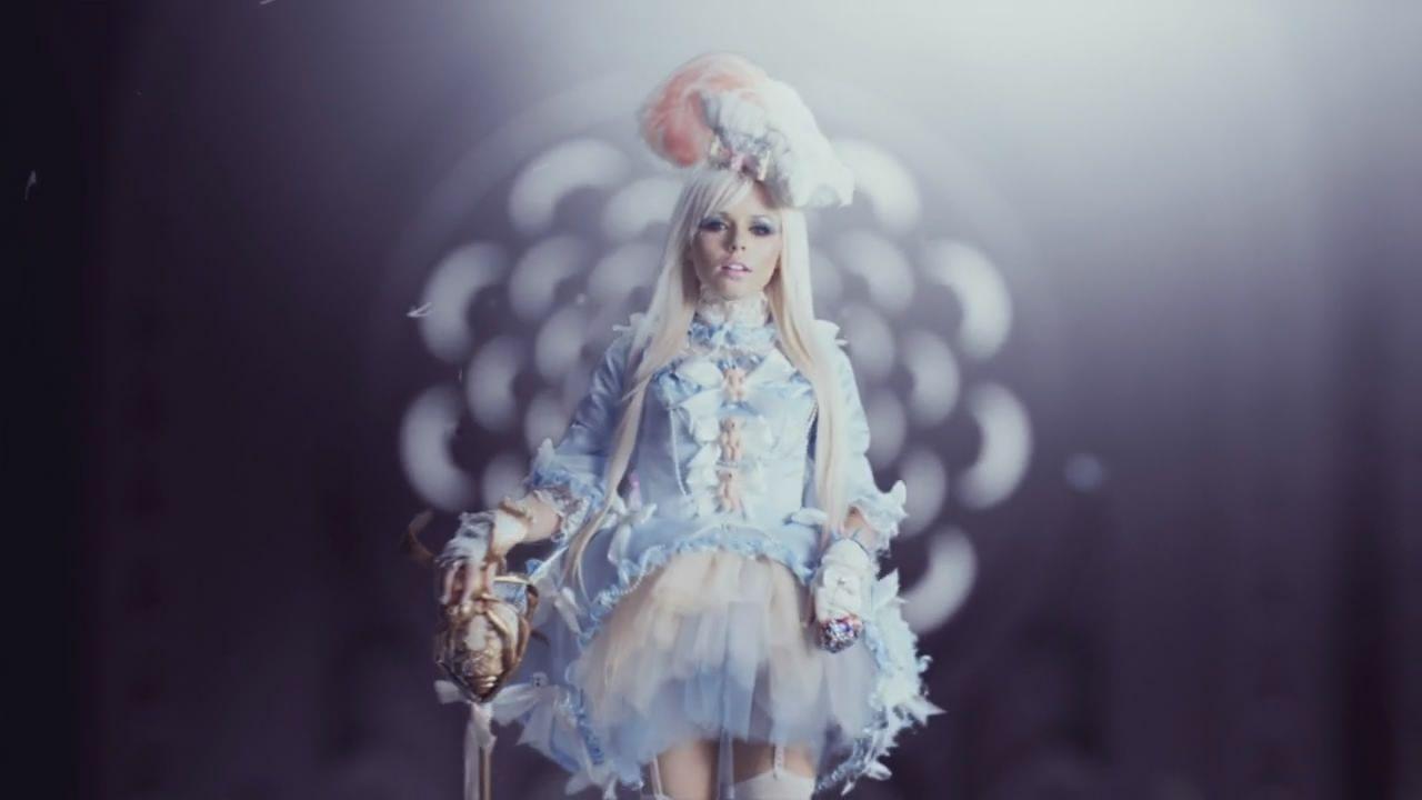 Sort of a lolita version of Alice in wonderland costume