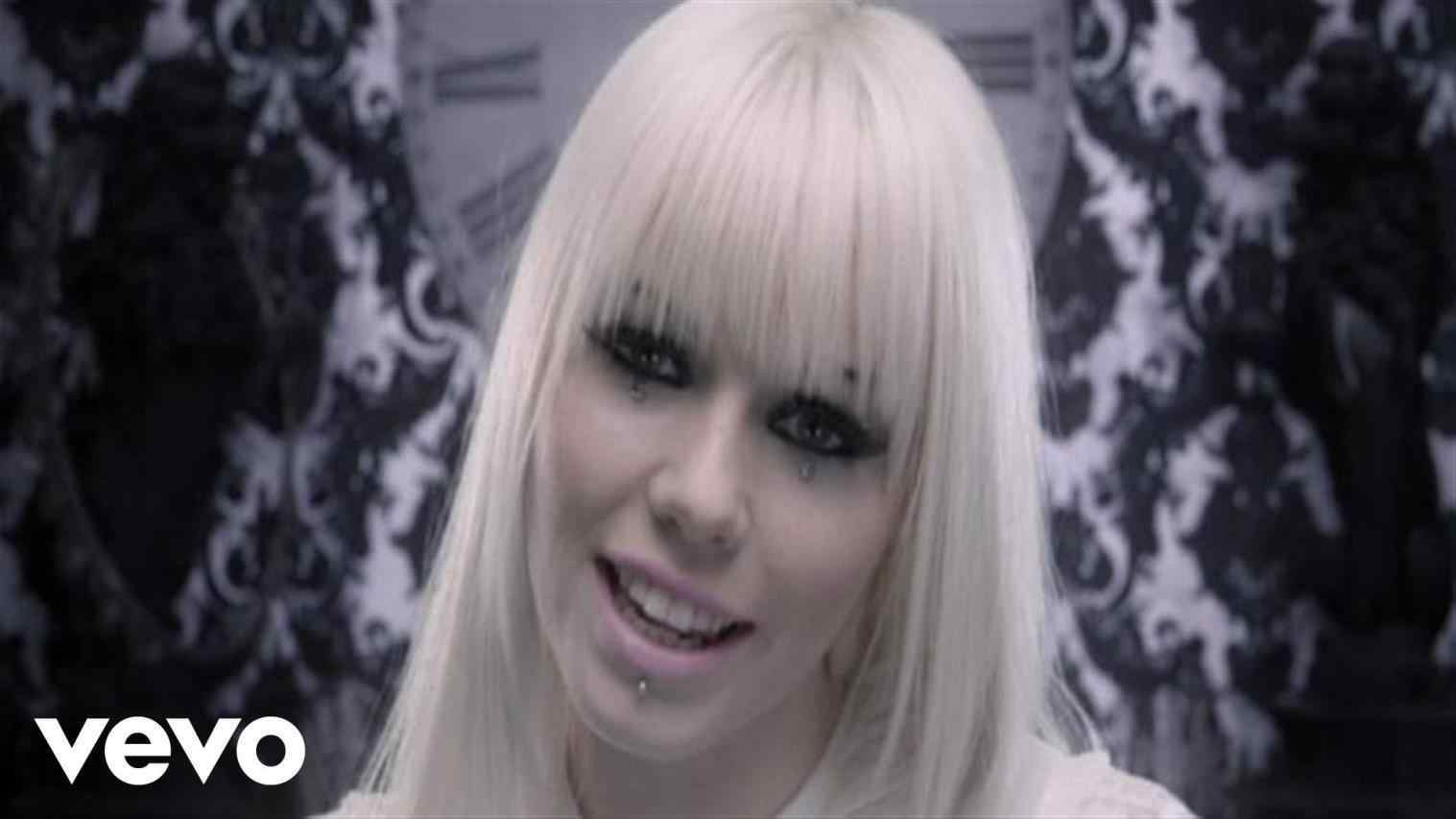 tea party alice in wonderland kerli