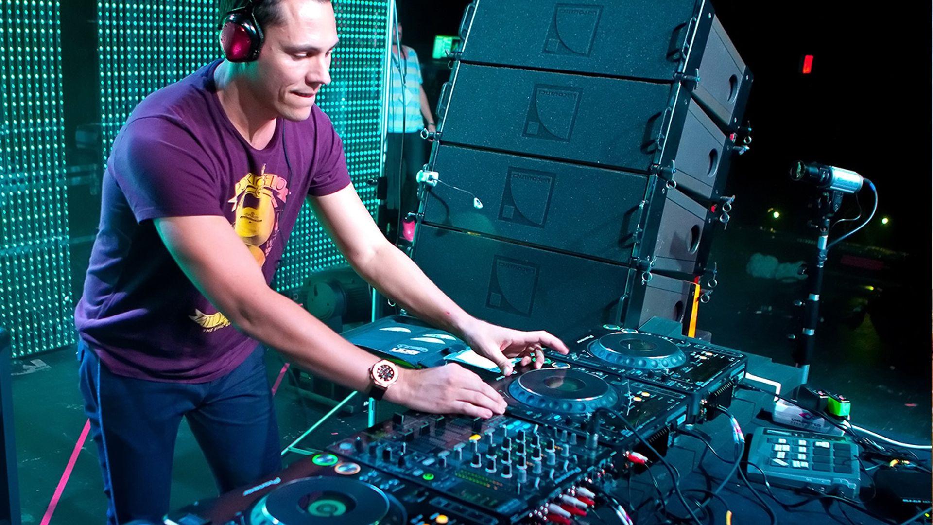 Download Wallpaper 1920x1080 dj tiesto, show, concert, scene, consol