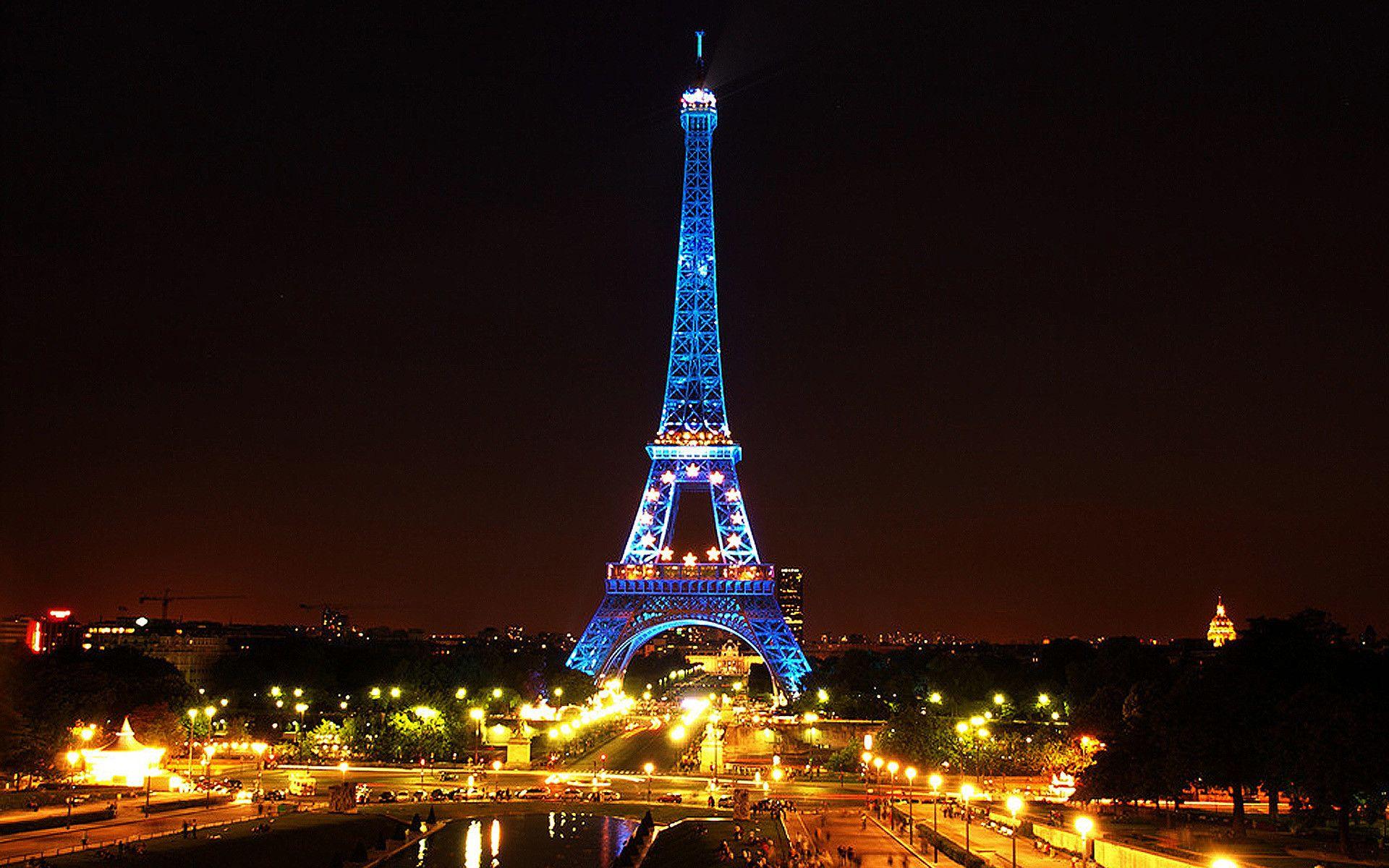 Eiffel Tower Lit Up at Night Full HD Wallpaper
