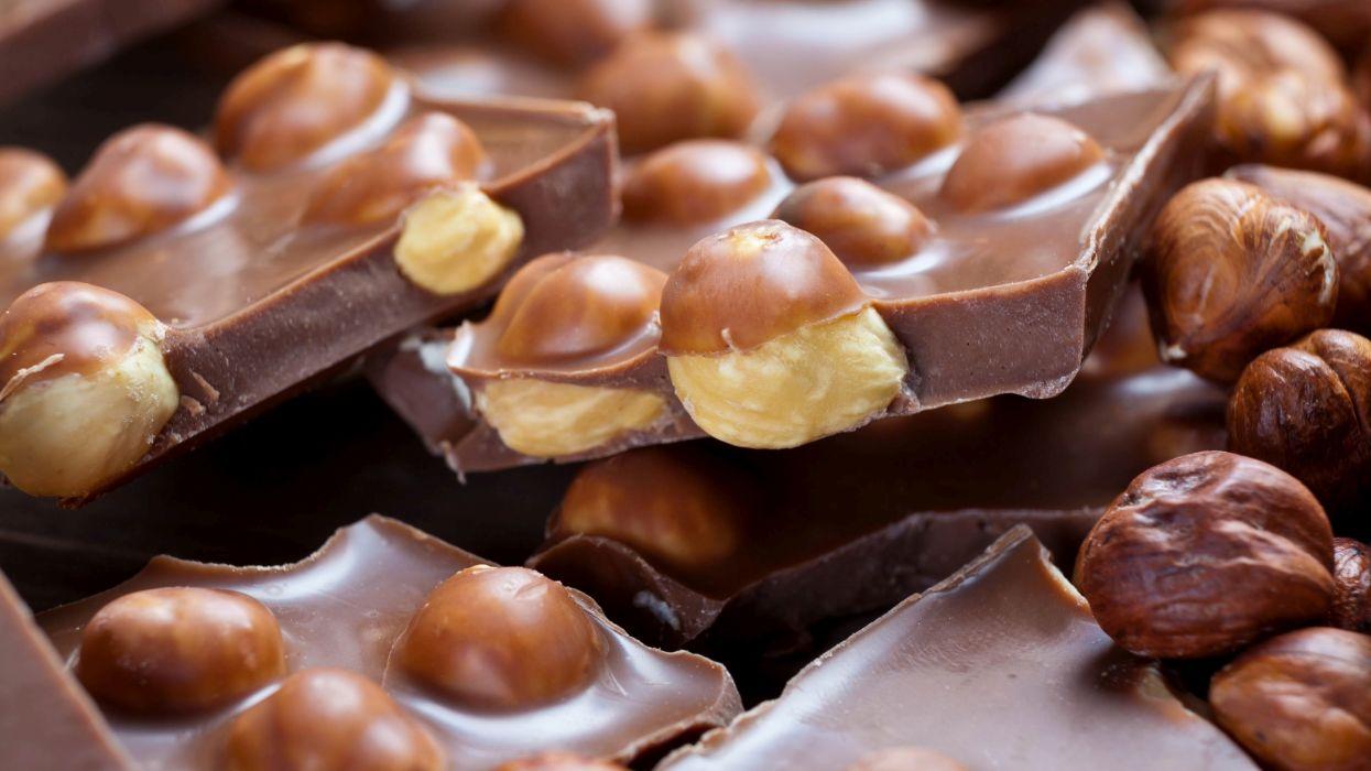Milk Chocolate With Hazelnuts Chocolate Hazelnut Wallpaper