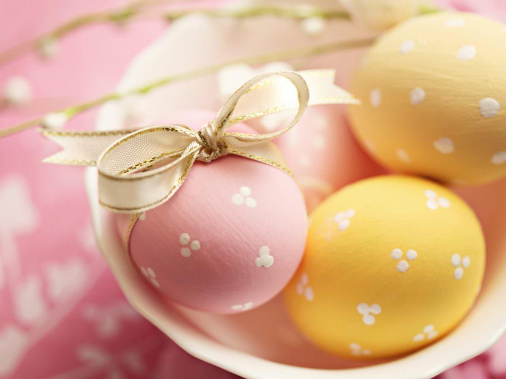 Easter eggs yellow and pink wide 4K HD wallpaper