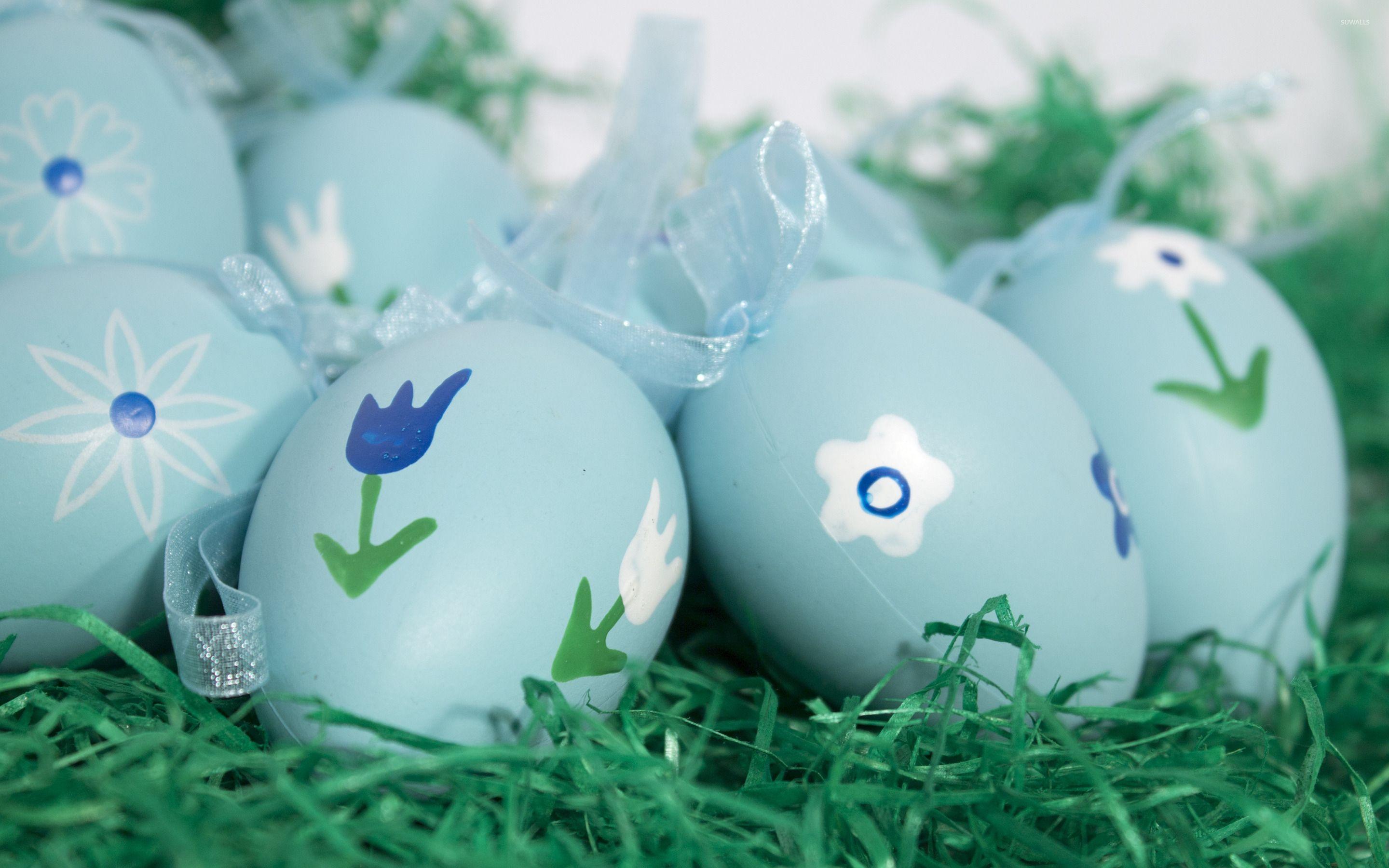 Easter eggs in the grass wallpaper wallpaper