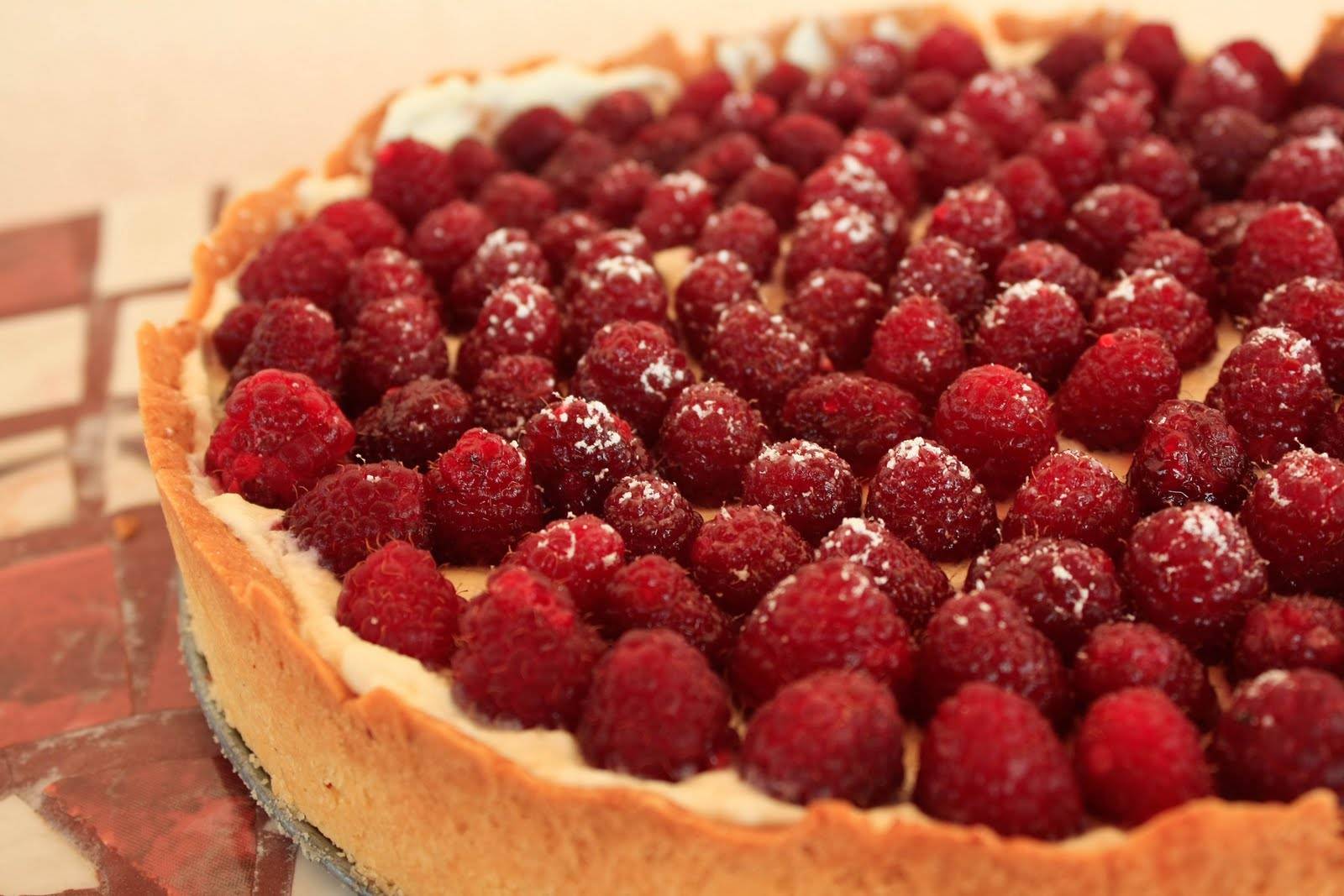 Raspberry Cake Wallpaper