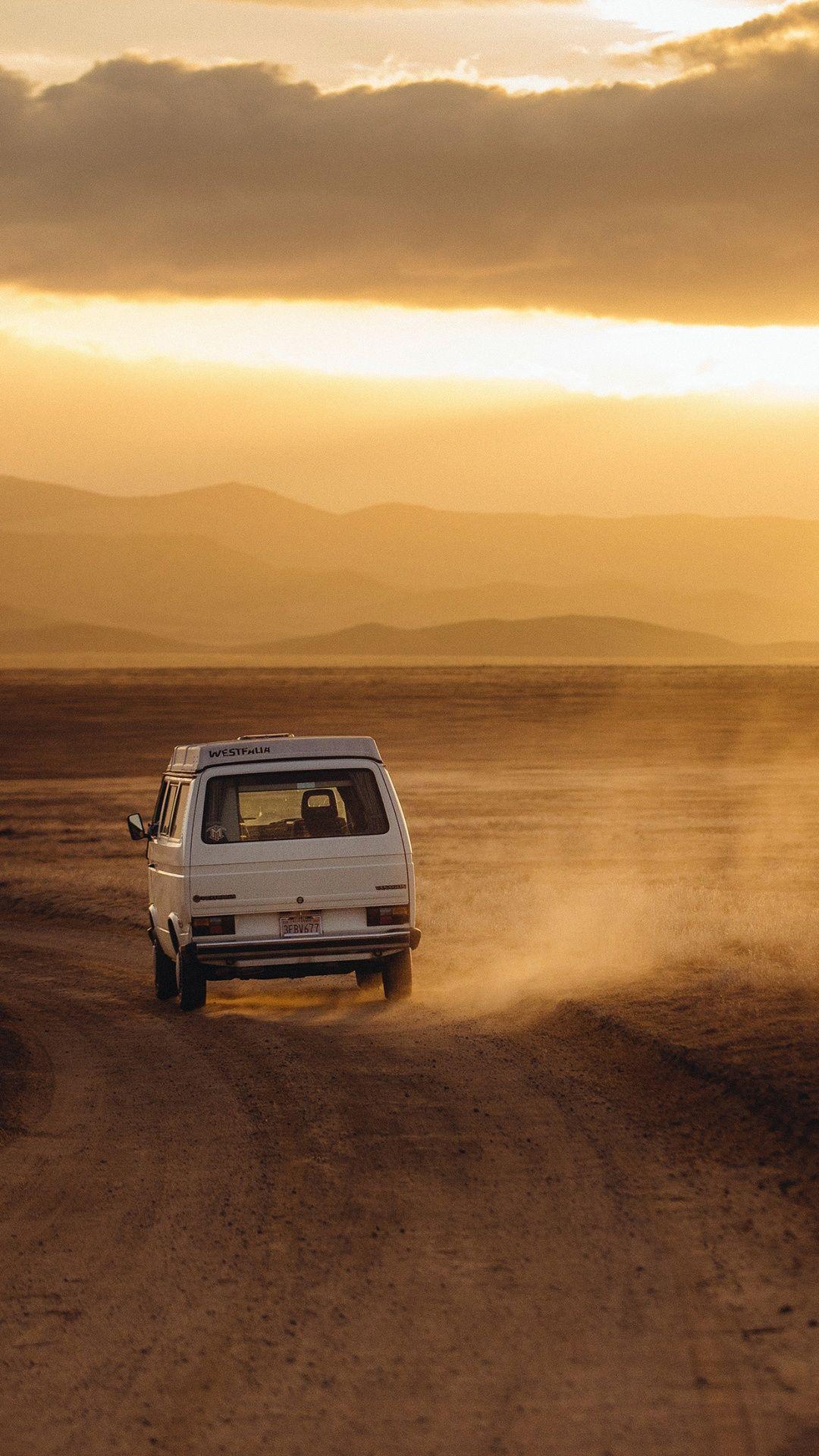 Volkswagen Transporter Desert Roadtrip #iPhone #wallpaper