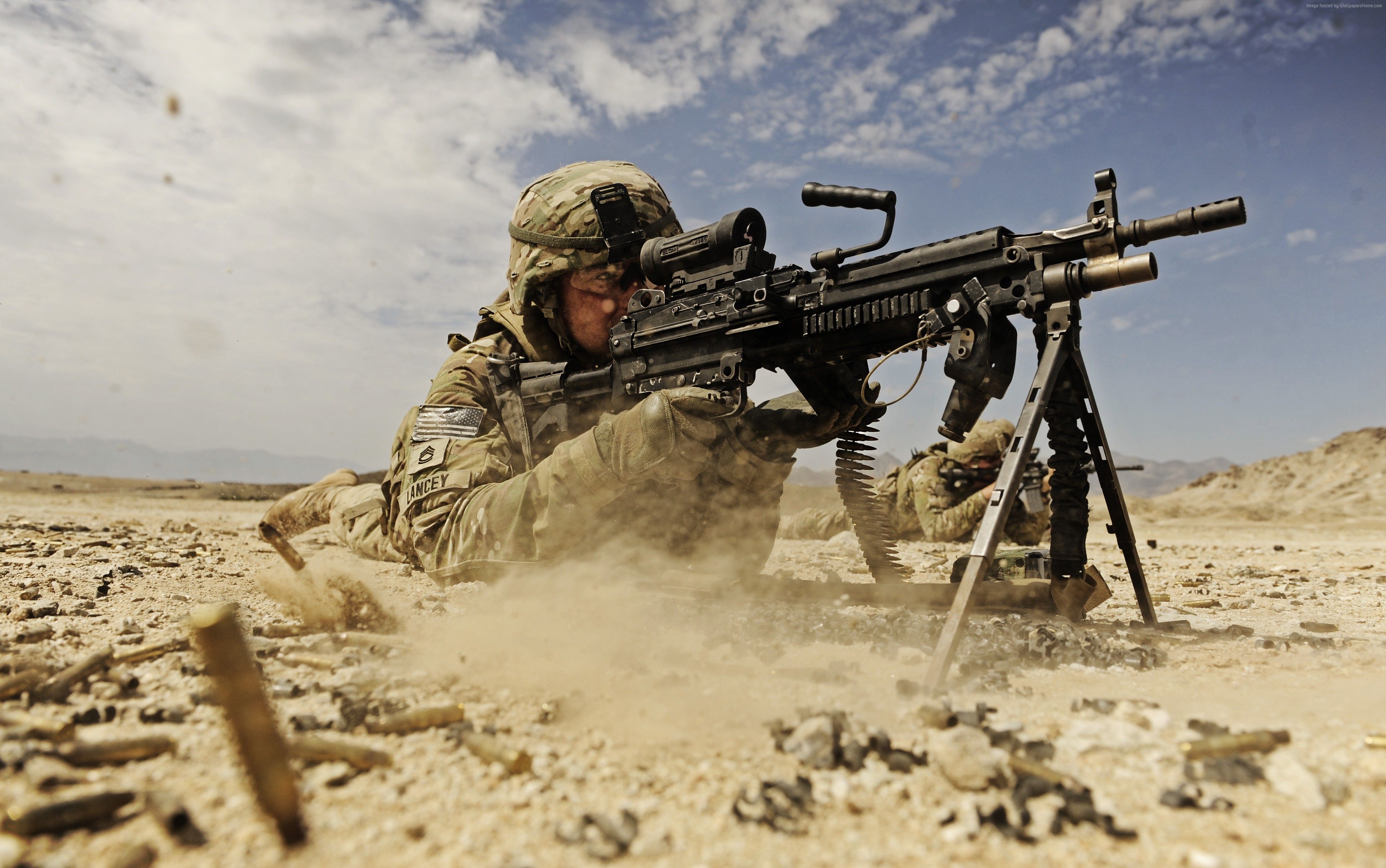 Wallpaper soldier, M249 LMG machine gun U.S. Army, firing, dust