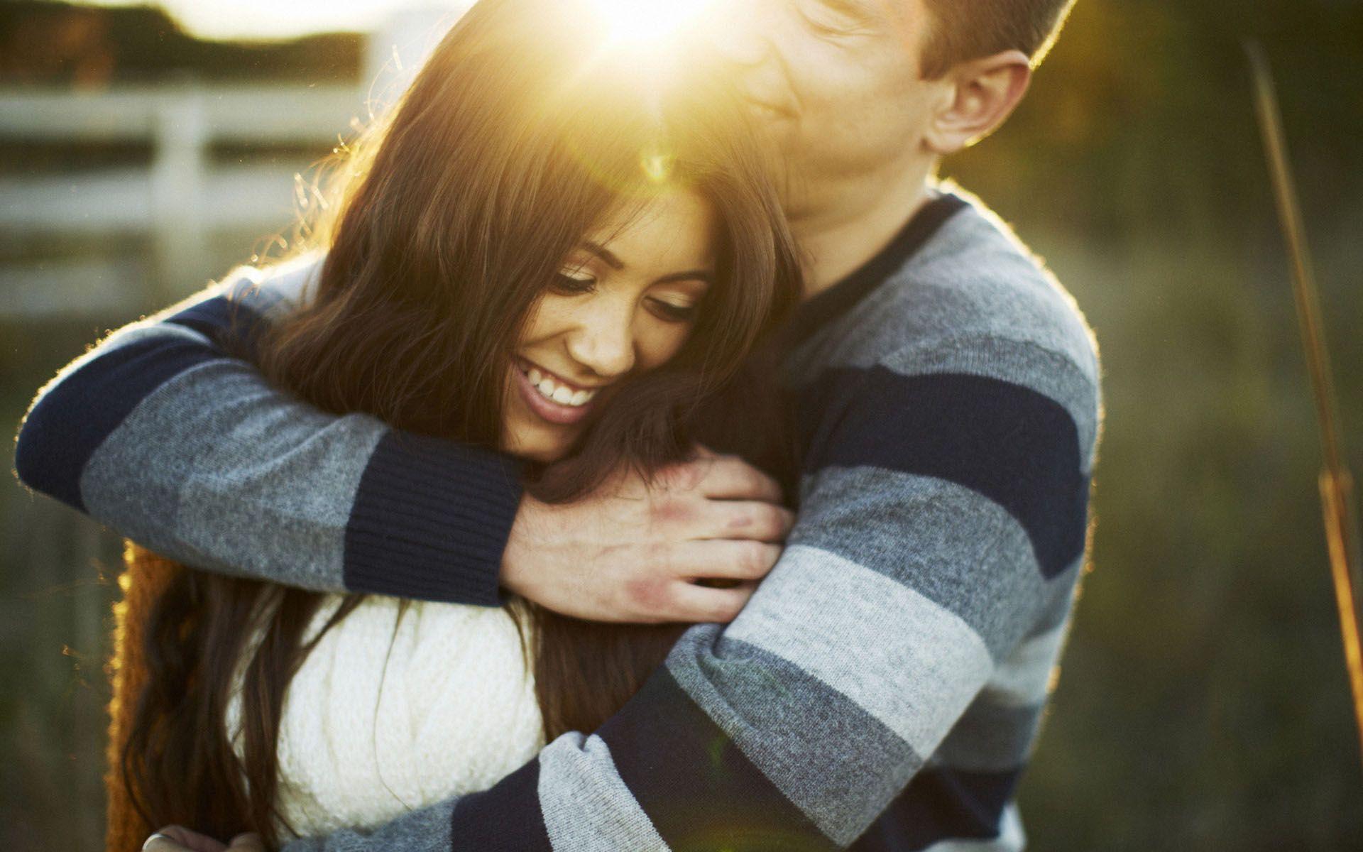 Cute Couple Hug For Mobile Wallpaper Image