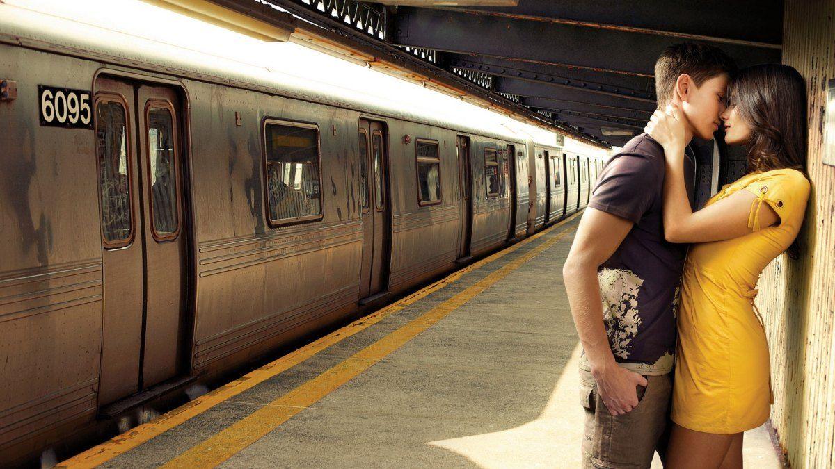 Teenagers In Love Full Hd Wallpaper Metro Subway Love You Kiss 1080p