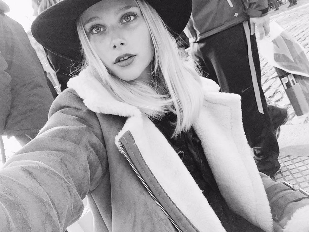 wallpaper desktop: Valentina Zenere New Wallpaper