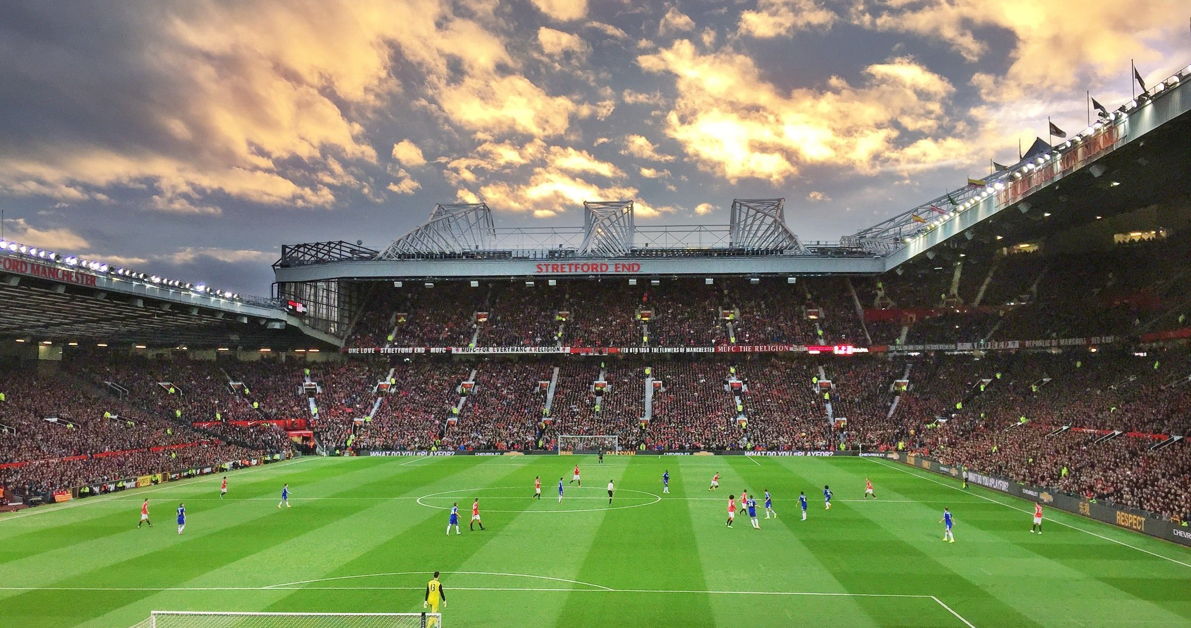 Обои олдов. Стадион old Trafford 4k. Олд Траффорд фон. Фон Манчестер Юнайтед стадион. Олд Траффорд ультрас.