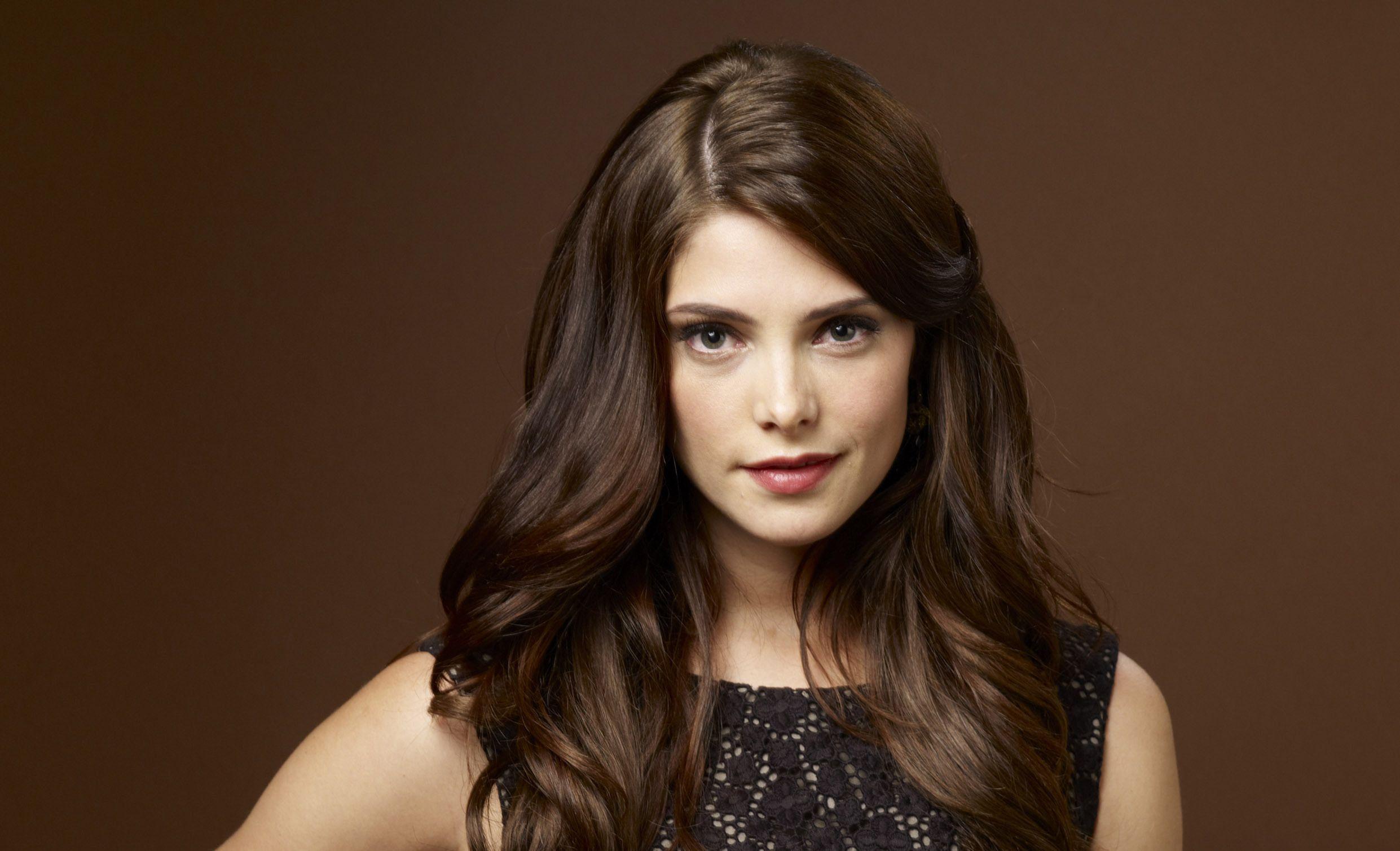 Ashley Greene HD Wallpaper and Background Image