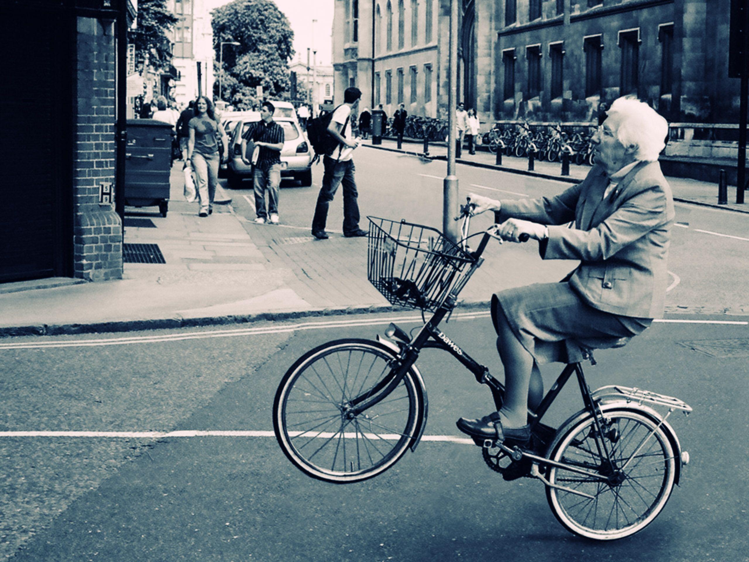 Vintage Bicycle With Basket HD Wallpaper, Background Image