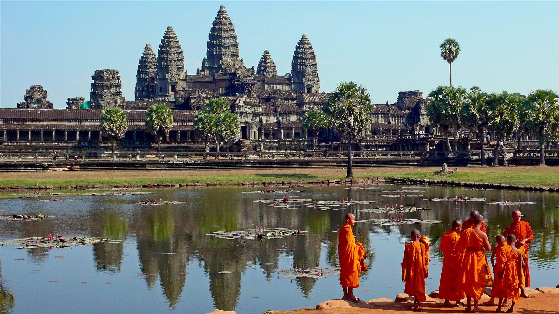 Temple of Angkor Wat and, at Angkor Thom Full HD Wallpaper