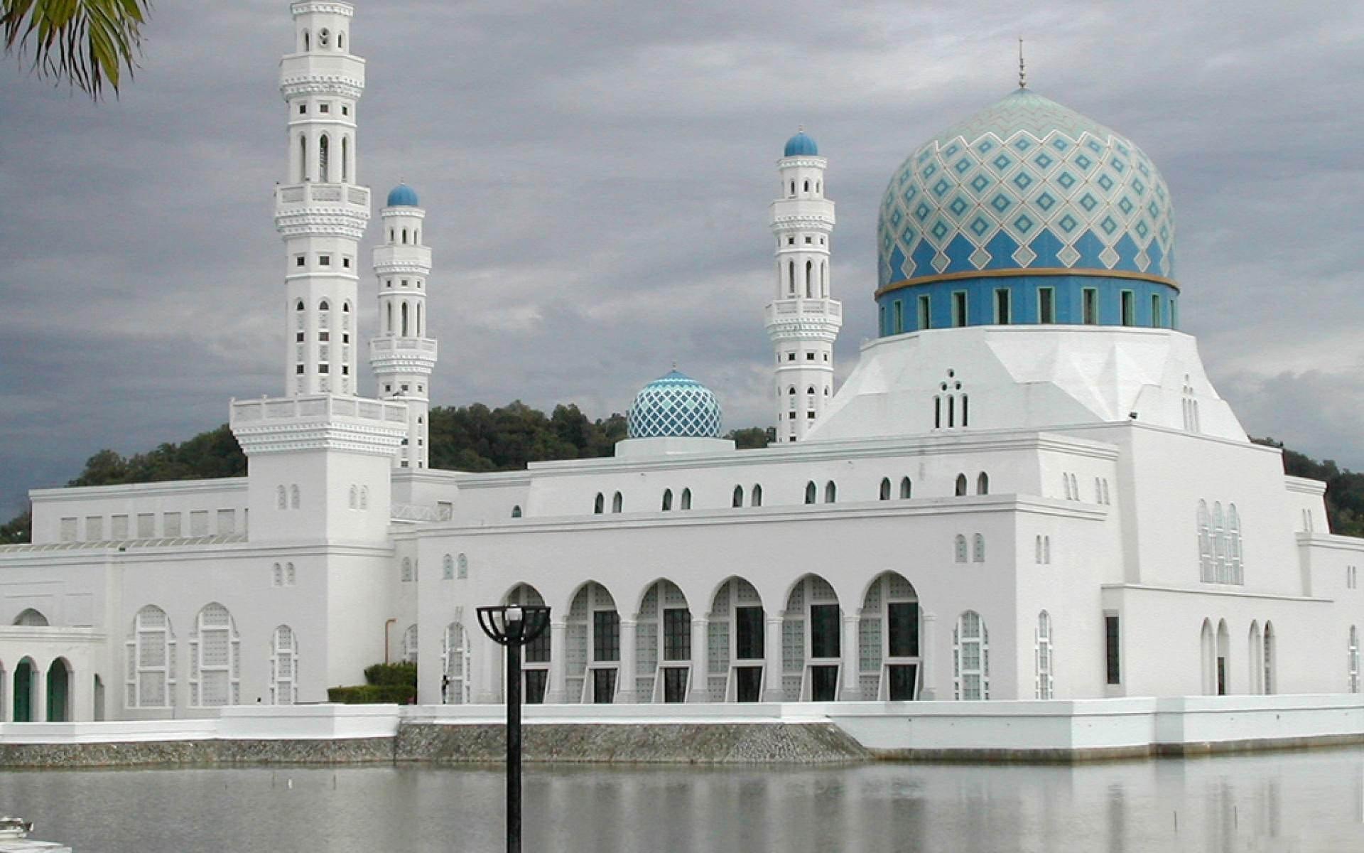 Культовые сооружения мусульман. Мечеть Масджид-Джаме. Малайзия мечеть кота-Кинабалу. Мечеть Сабах кота Кинабалу. Мечеть Кейзерстрат Суринам.