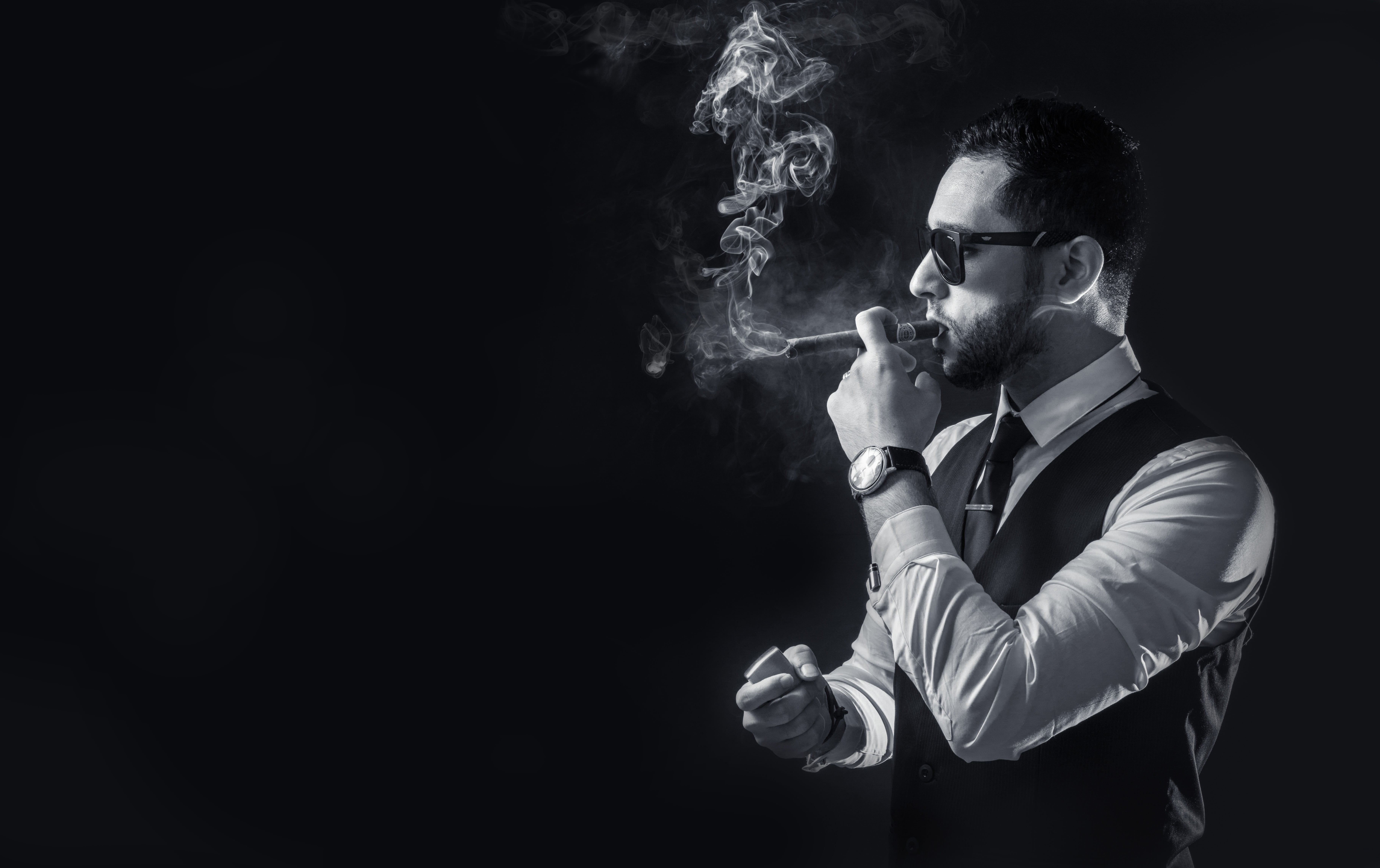 Man smoking cigar HD wallpaper