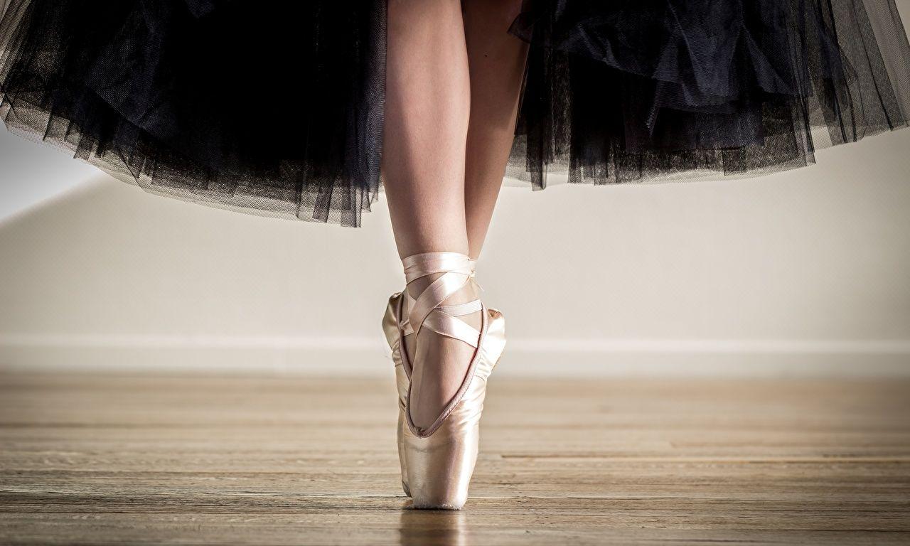Wallpaper Ballet Legs Closeup