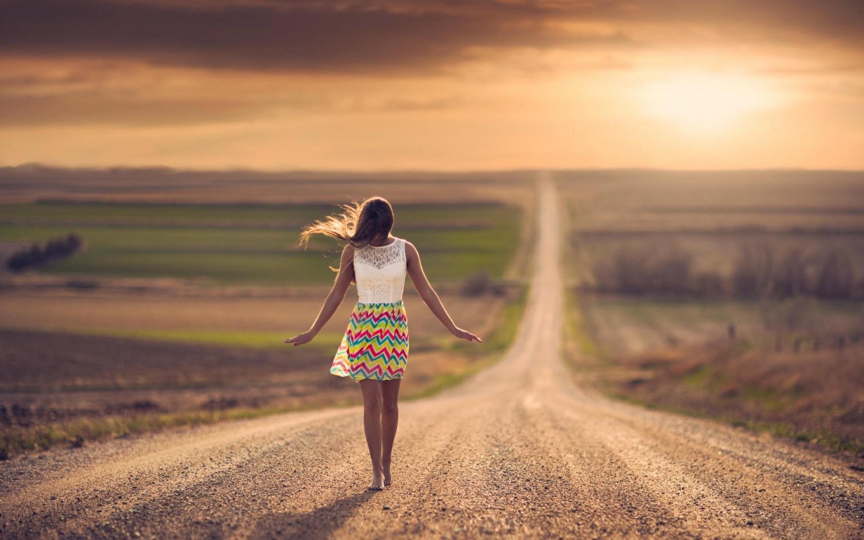 Girl road mood Wallpaper