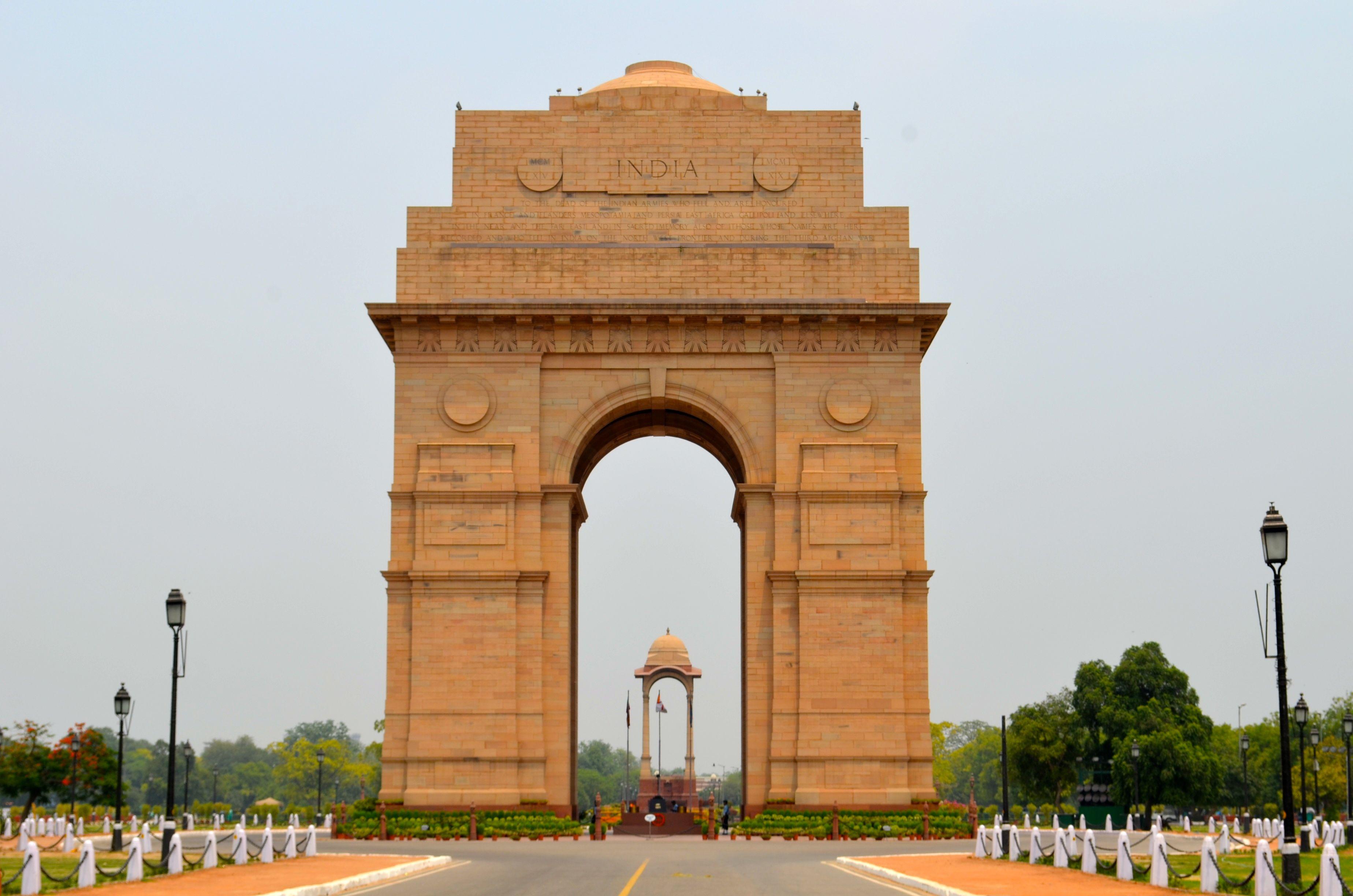 tourist attractions near india gate