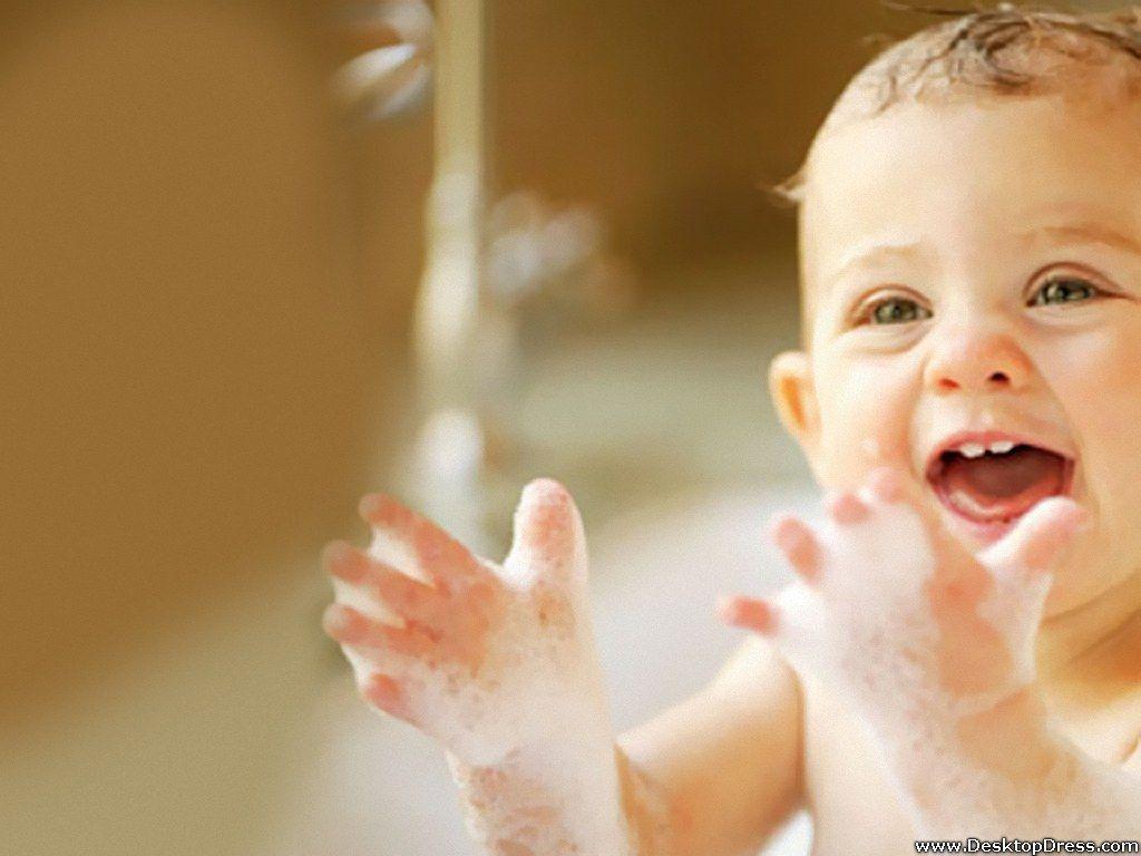 Desktop Wallpaper Babies Background Loveable Baby in Bath