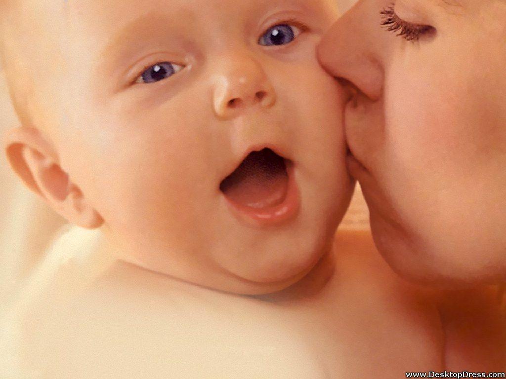 Desktop Wallpaper Babies Background Mummy Kissing to