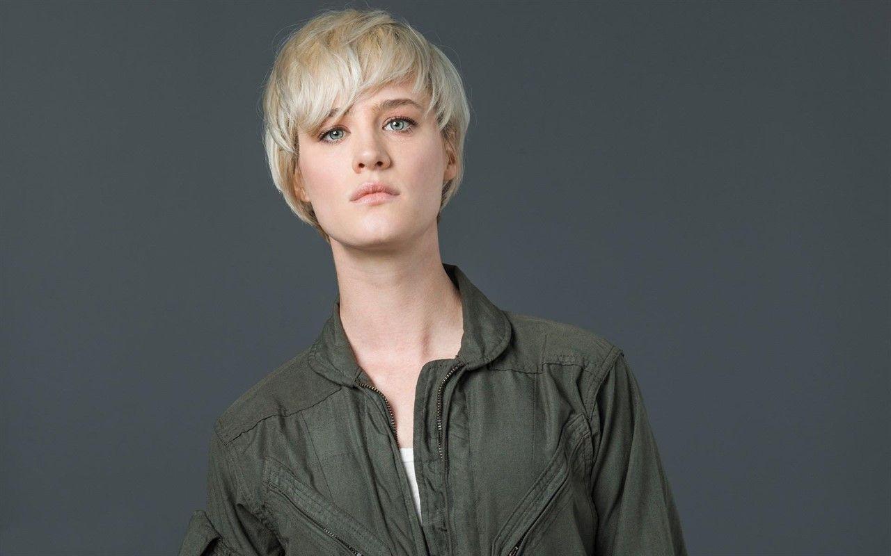 Beautiful Mackenzie Davis Wallpaper HD Beautiful