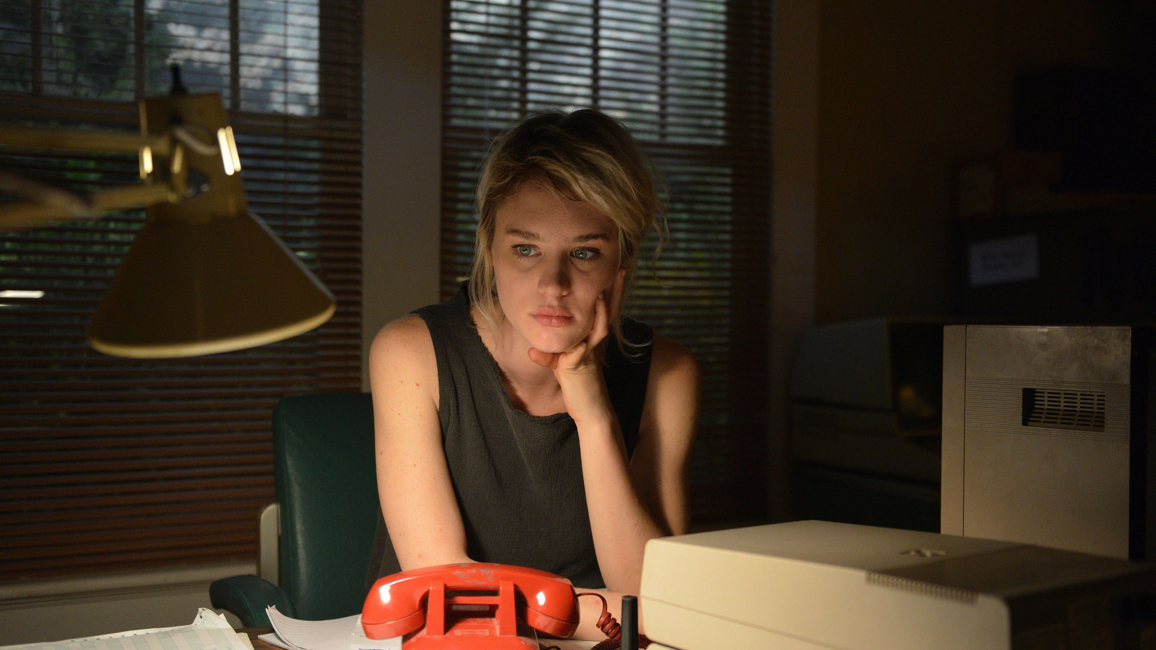 Halt And Catch Fire Cameron Howe Mackenzie Davis Wallpaper