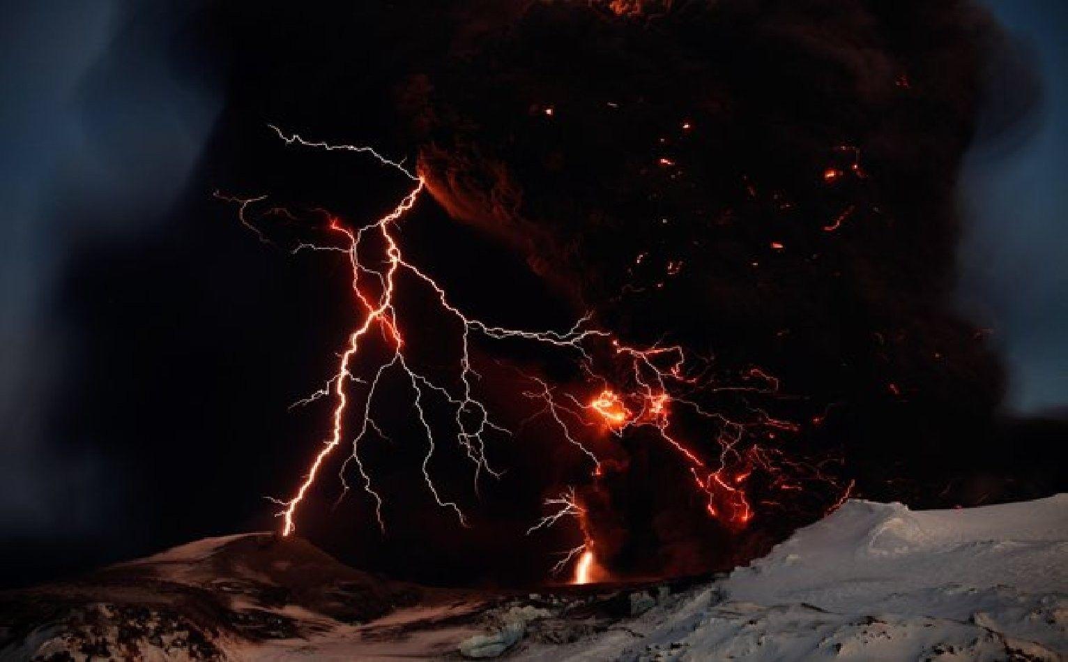 Misc: Iceland Corps Lightning Ash Volcano Marine Studied Usmc Recon