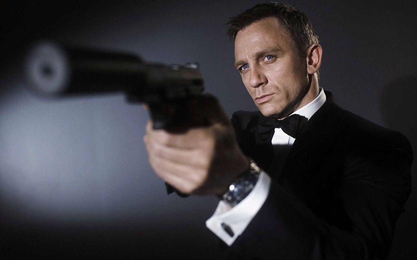 Daniel Craig As James Bond Wallpaper