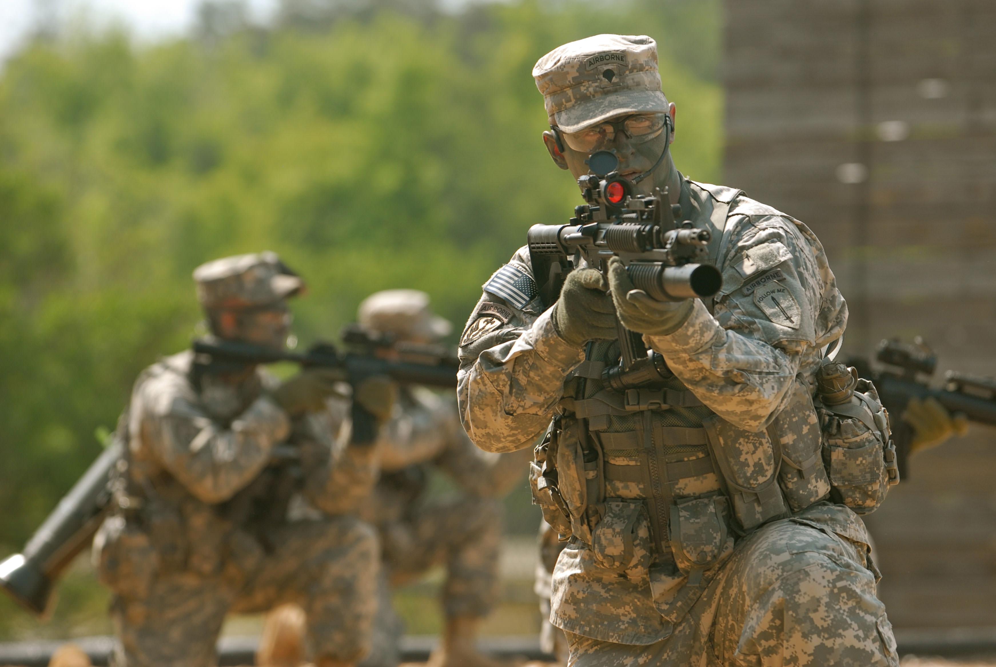Photo, Army Ranger armed with SOPMOD Block I M4a1