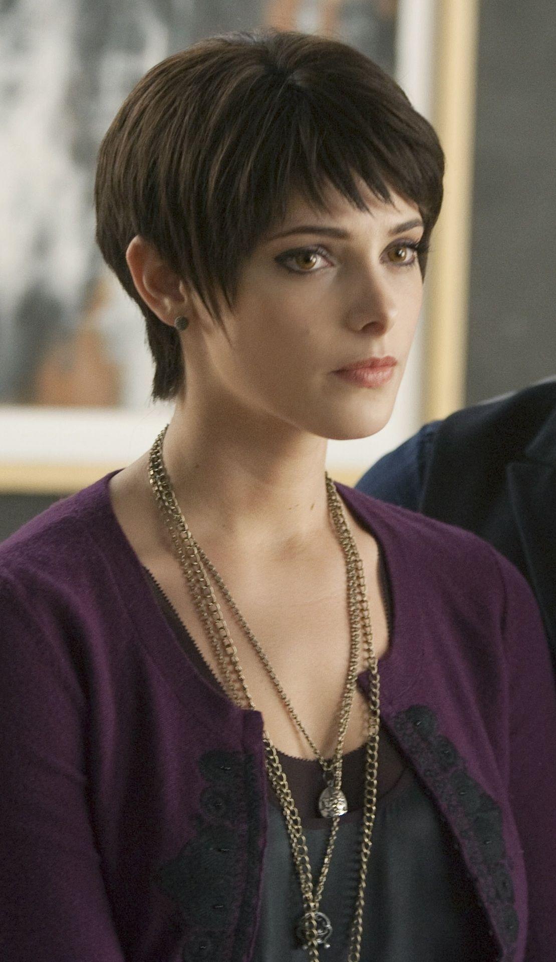 1110x1920px Alice Cullen Background