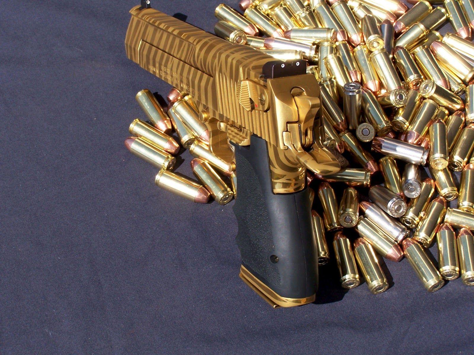 Guns & Weapons: Gold Desert Eagle