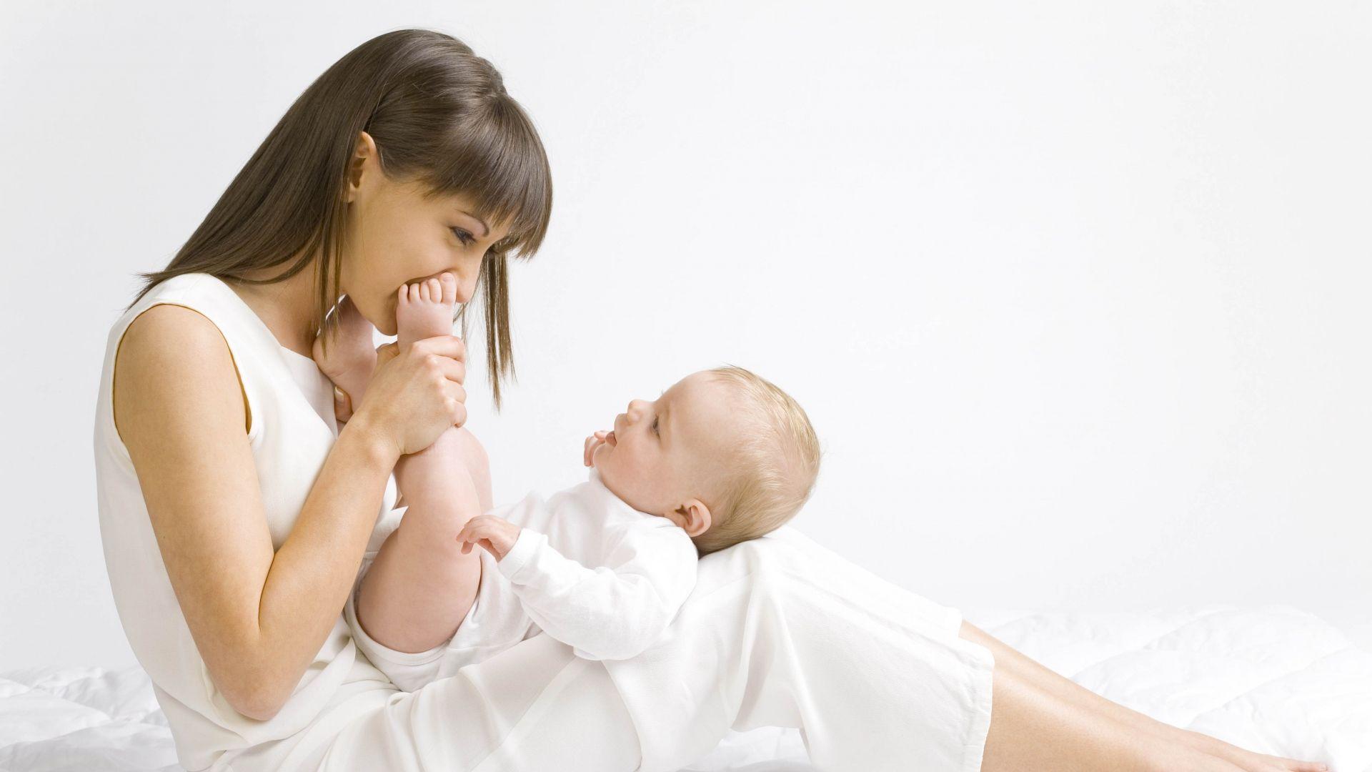 Download Wallpaper 1920x1080 mother, child, baby, love, white